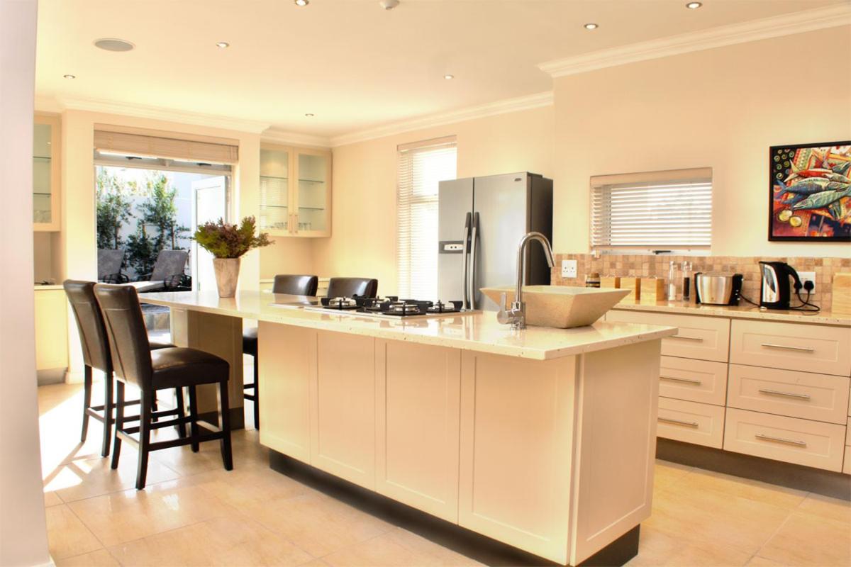 Four-Bedroom House photo 2