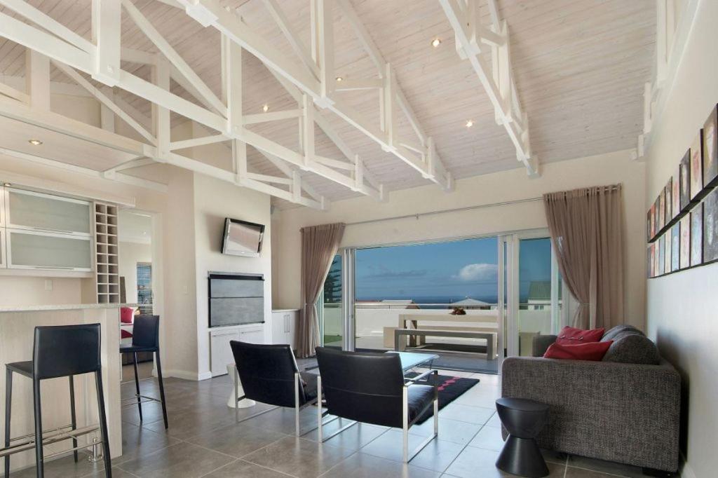 Four-Bedroom House photo 1