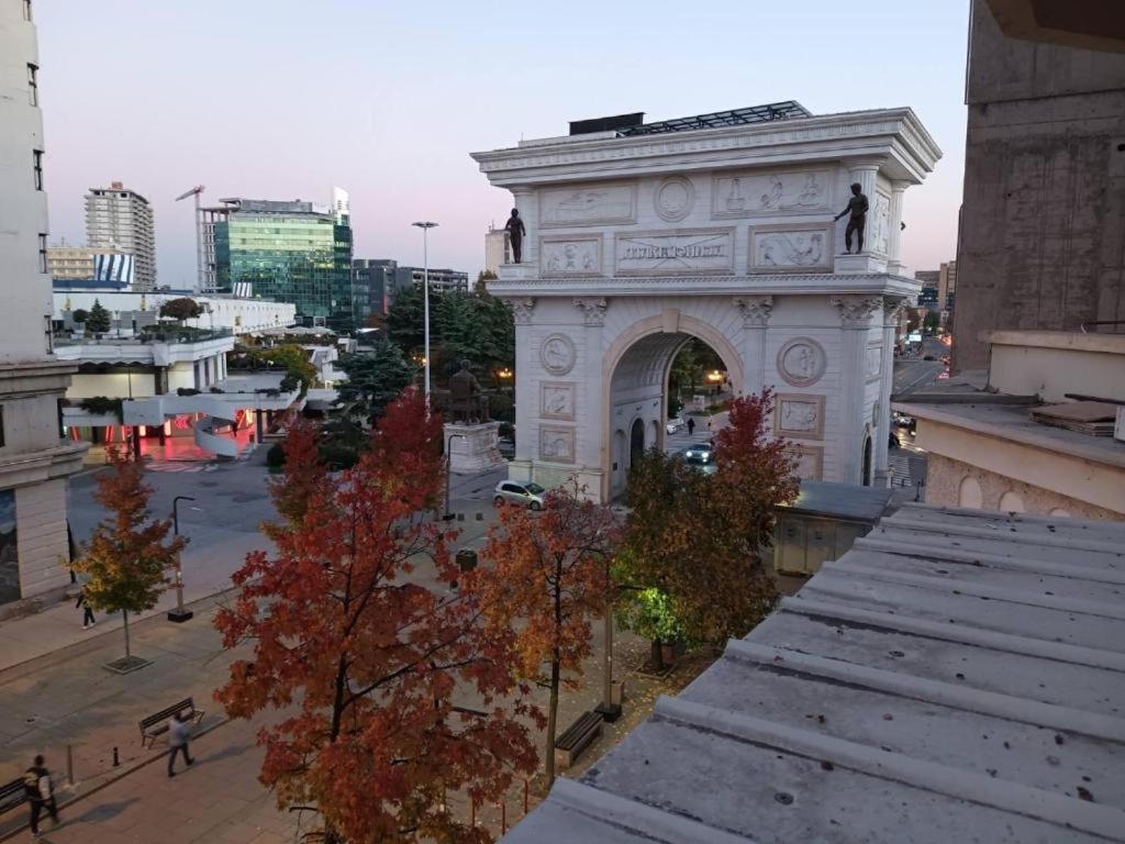 One-Bedroom Apartment with Balcony and City View photo 3
