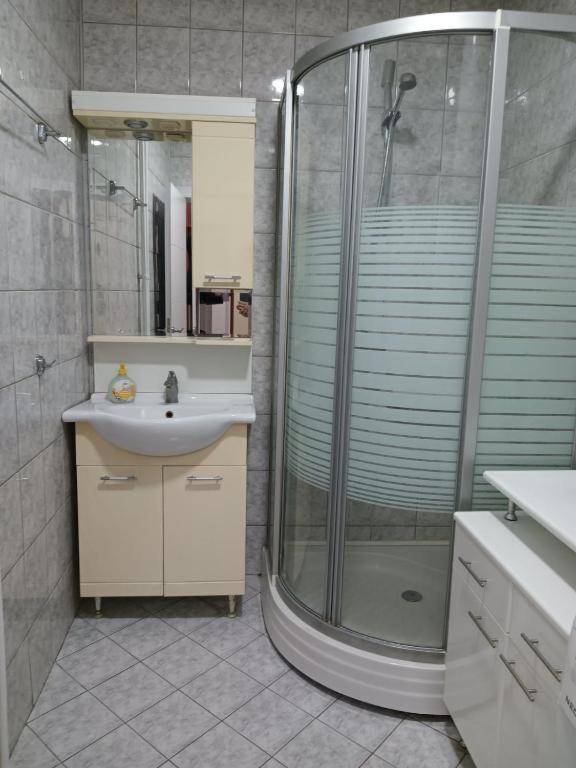 One-Bedroom Apartment with Balcony and City View photo 1