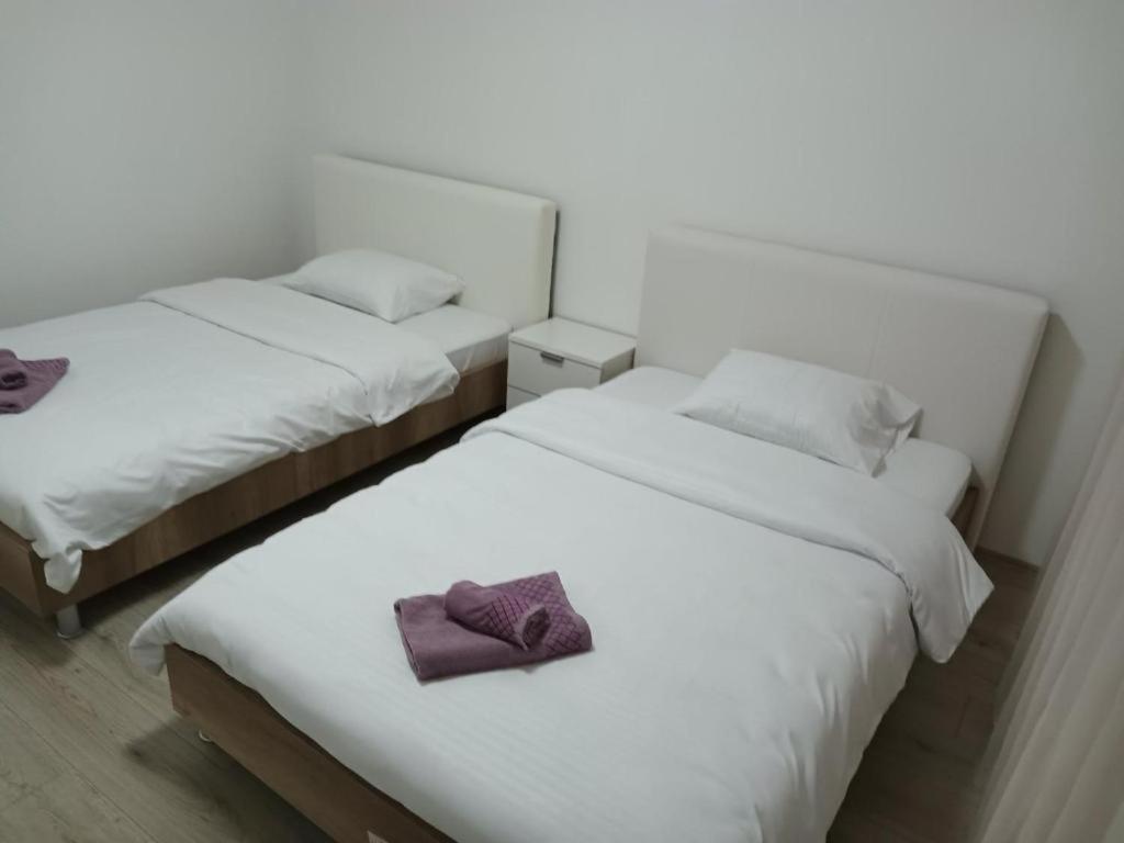 One-Bedroom Apartment with Balcony and City View photo 2