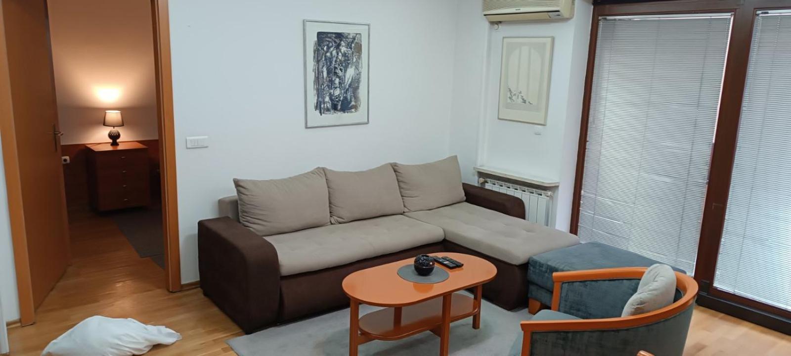 Deluxe One-Bedroom Apartment photo 1