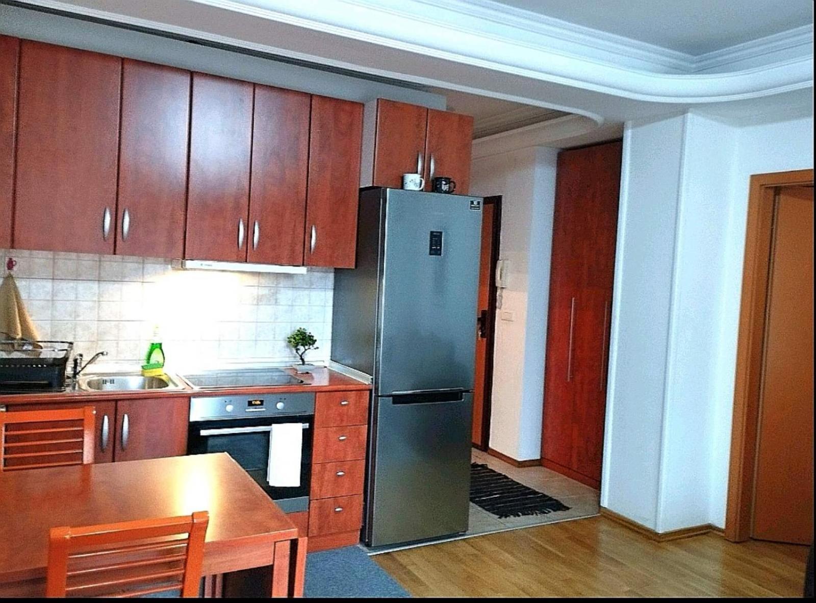 Deluxe One-Bedroom Apartment photo 2