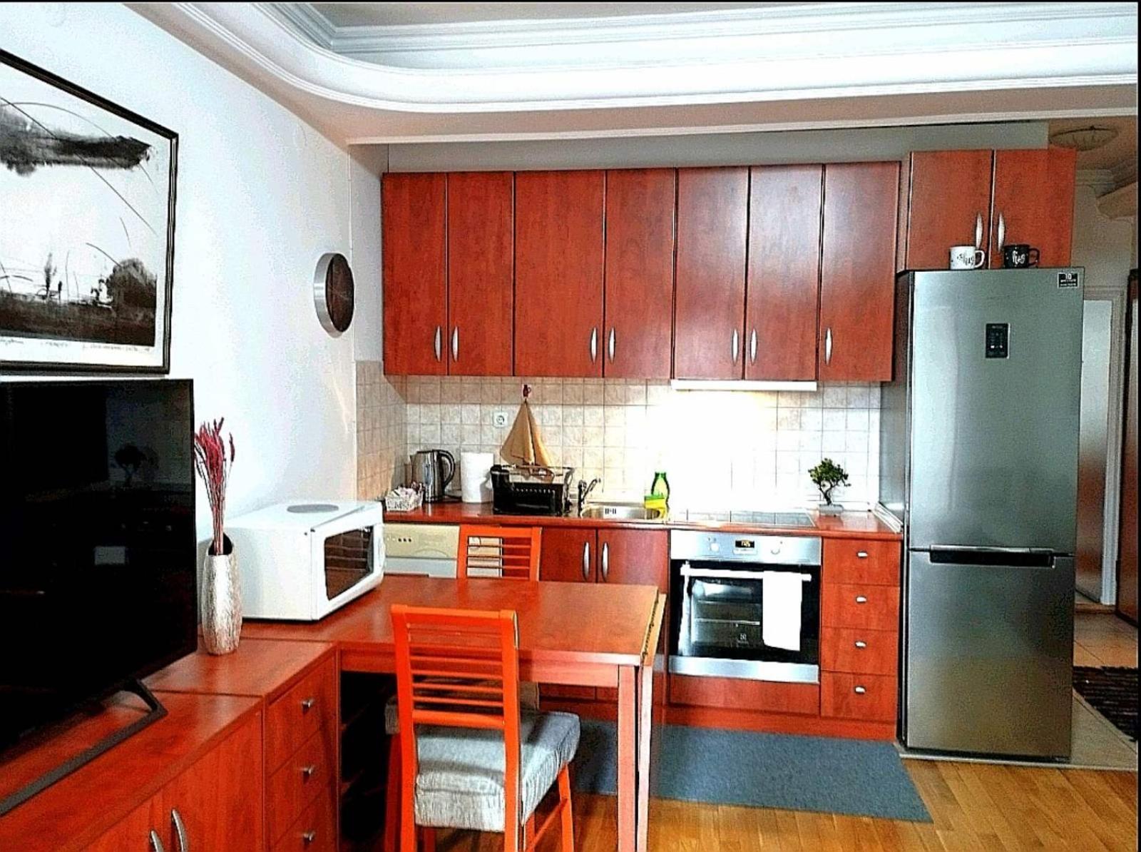 Deluxe One-Bedroom Apartment photo 3
