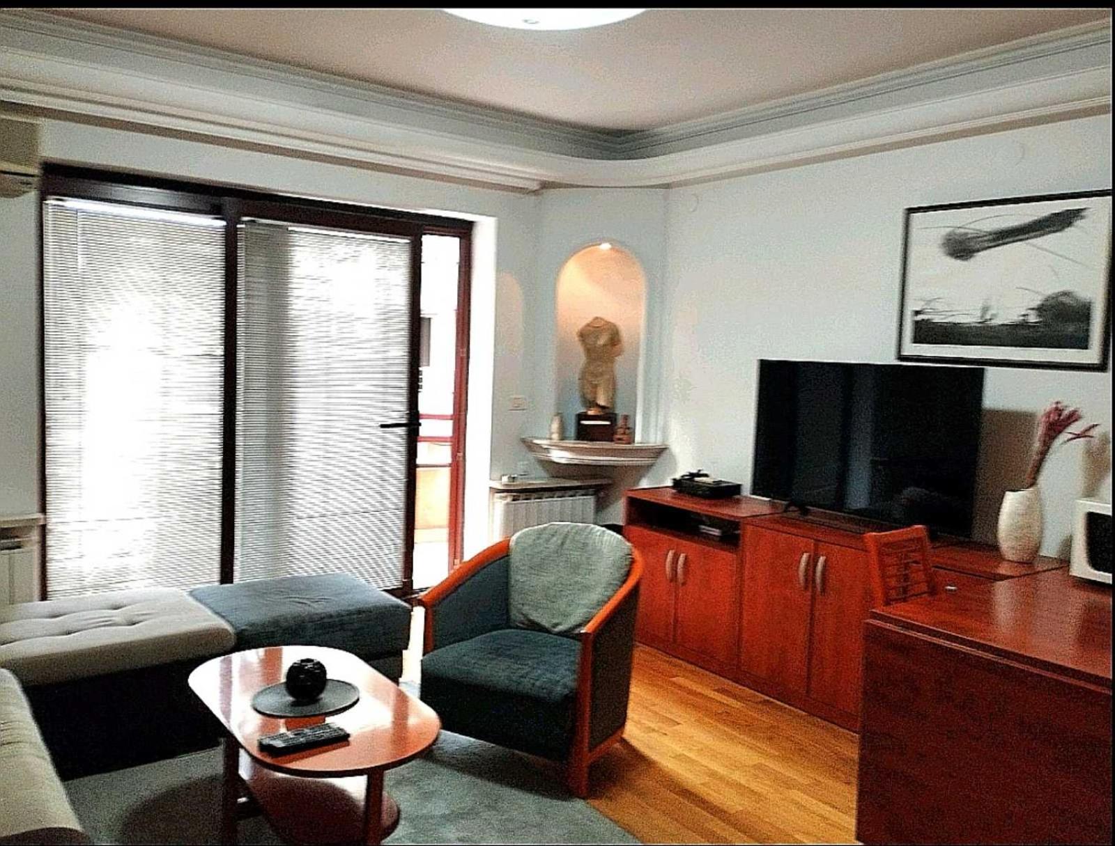 Deluxe One-Bedroom Apartment photo 2