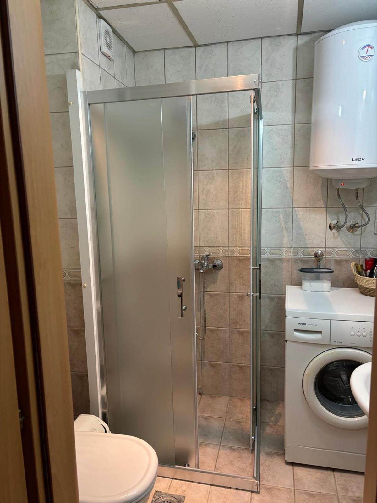 Deluxe One-Bedroom Apartment with City View photo 2