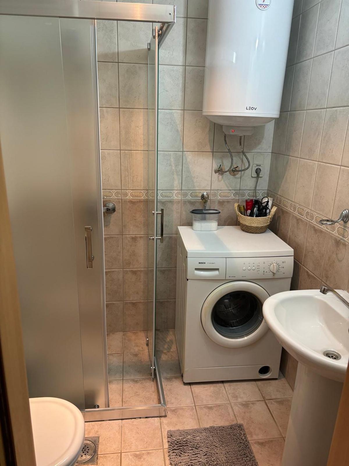 Deluxe One-Bedroom Apartment with City View photo 3