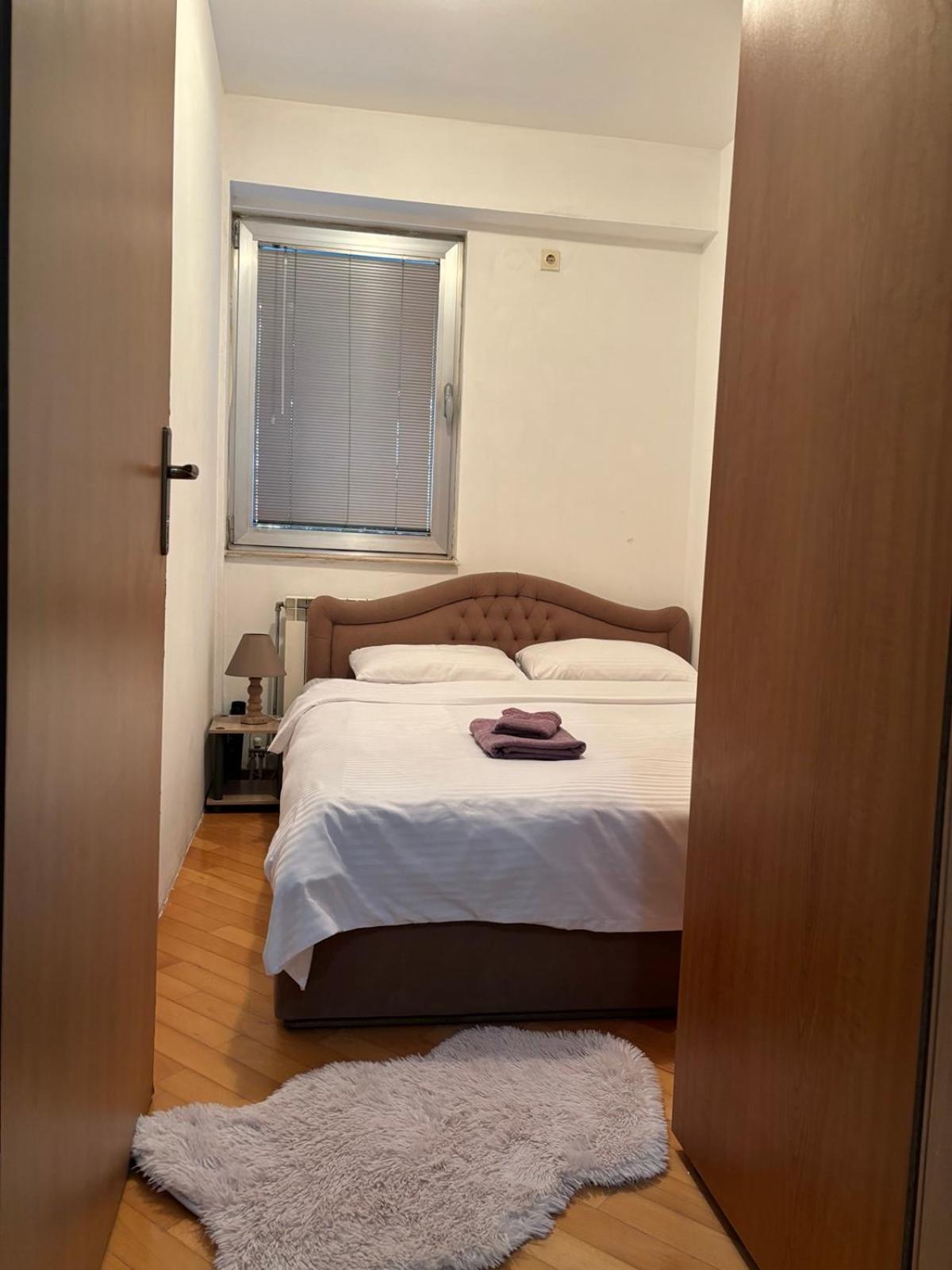 Deluxe One-Bedroom Apartment with City View photo 3