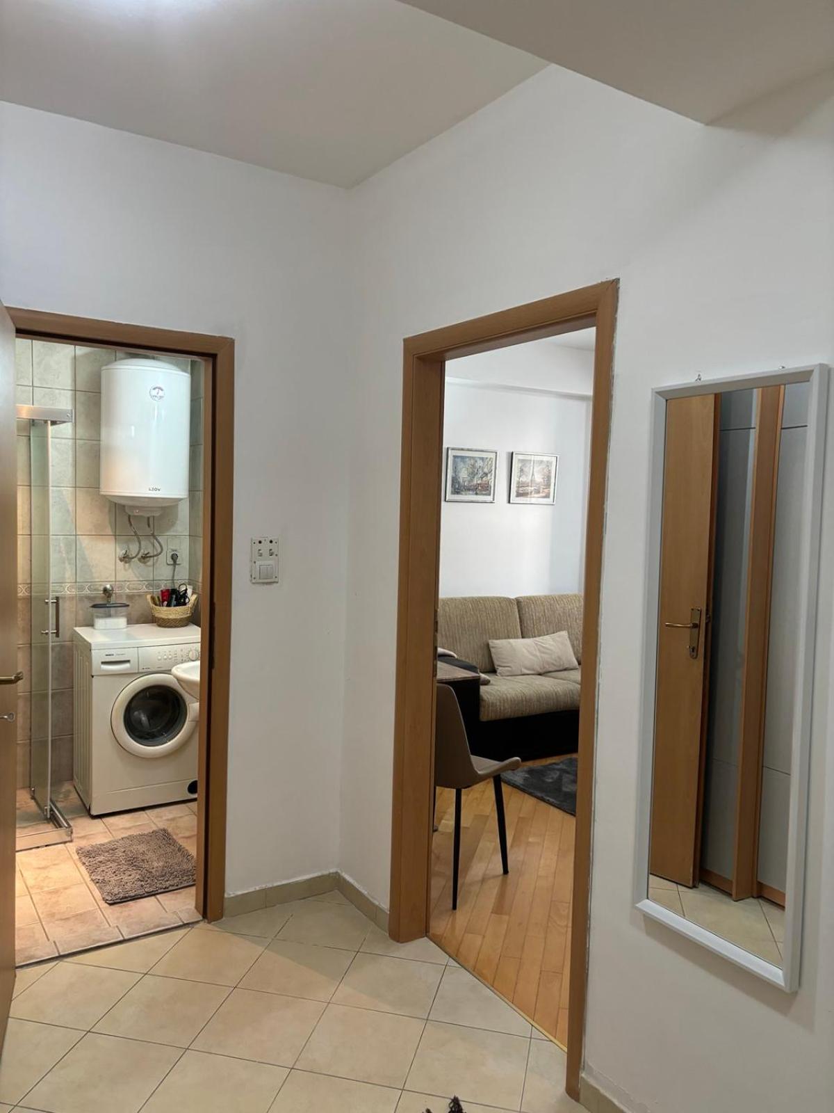Deluxe One-Bedroom Apartment with City View photo 2