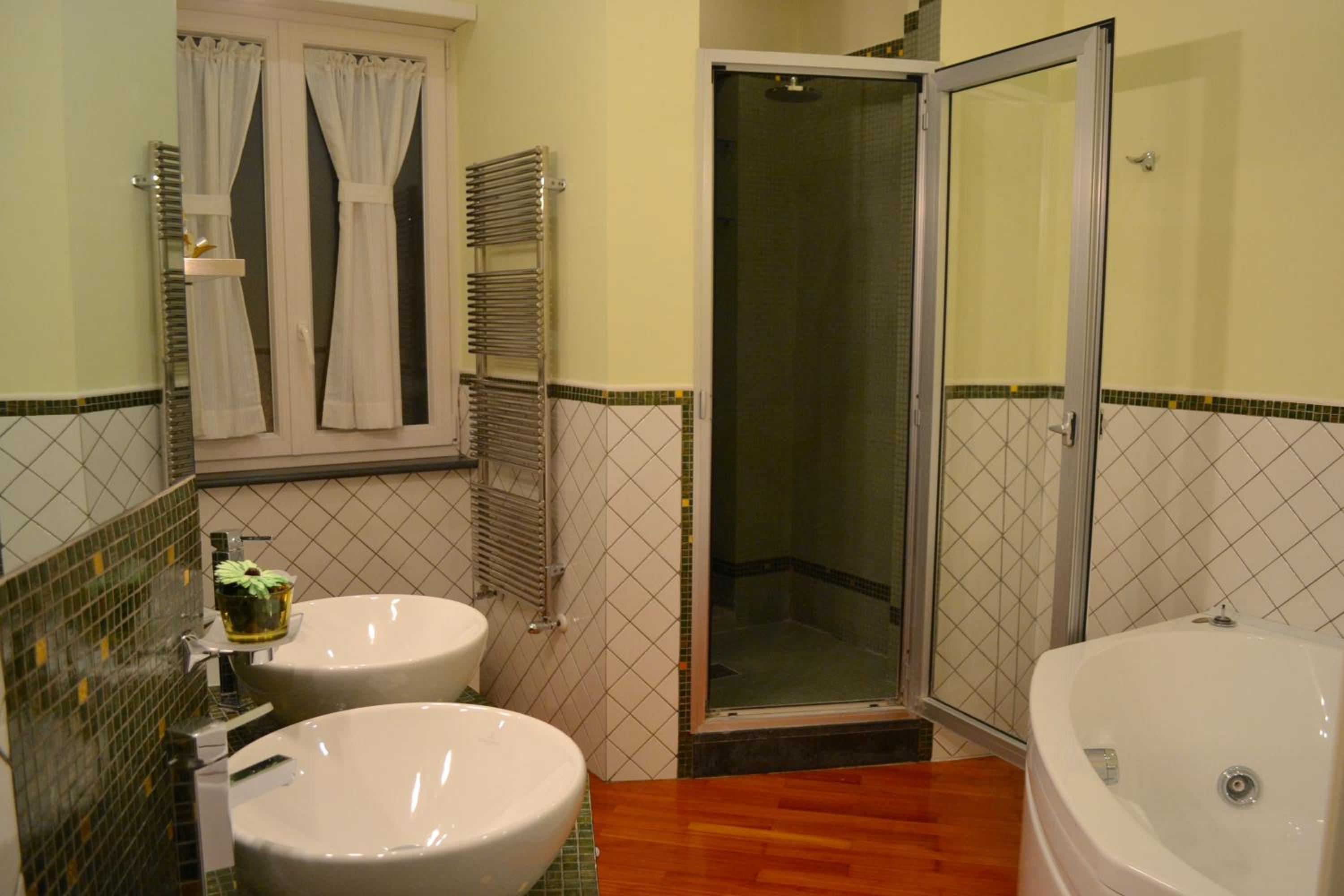 Deluxe Triple Room with Lateral Sea View - Photo 6