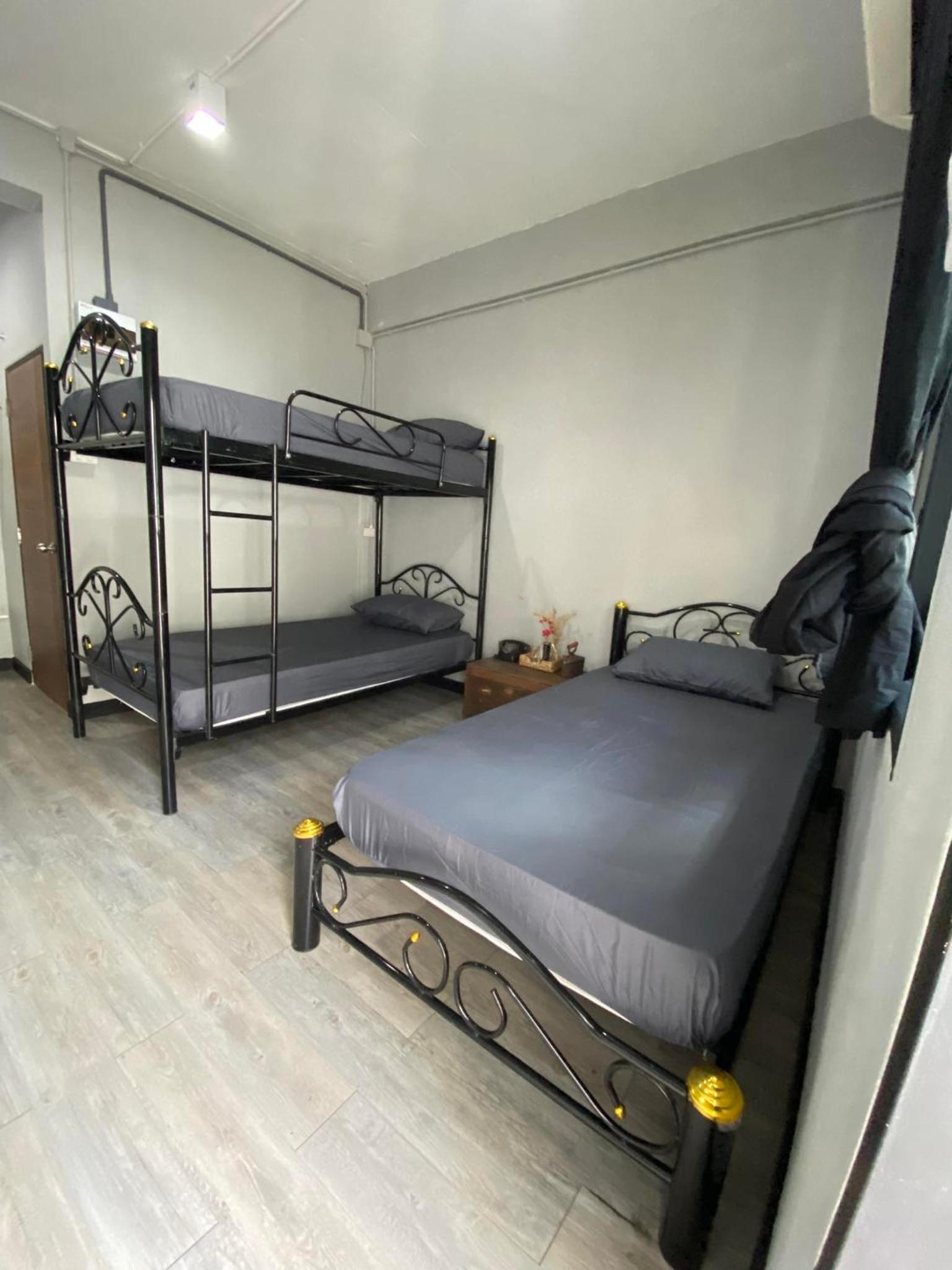 Twin Room with Shared Bathroom photo 2