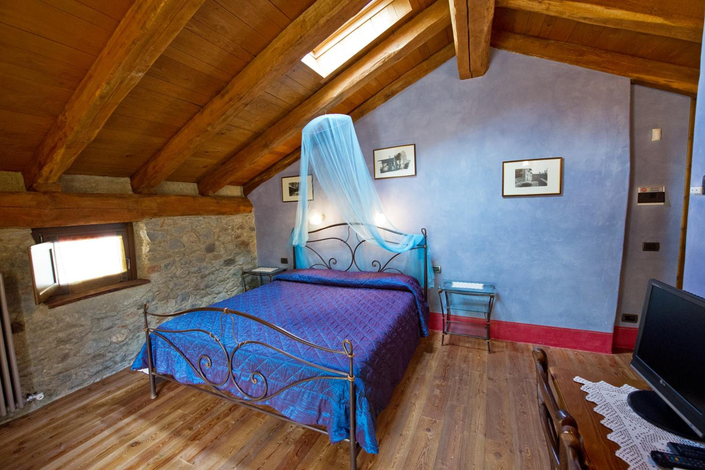 Quadruple Room with Balcony - Photo 1