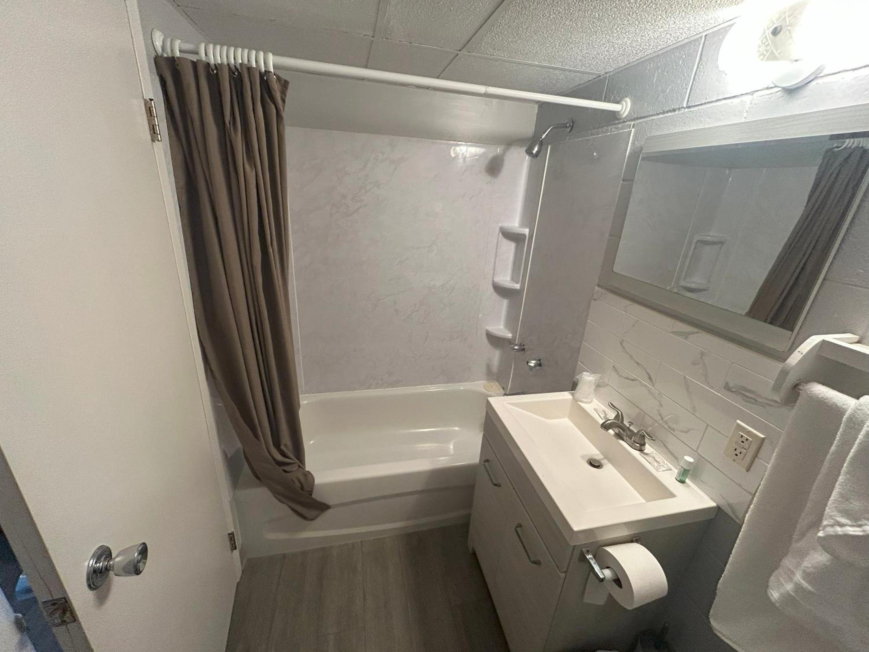 Budget Double Room photo 2