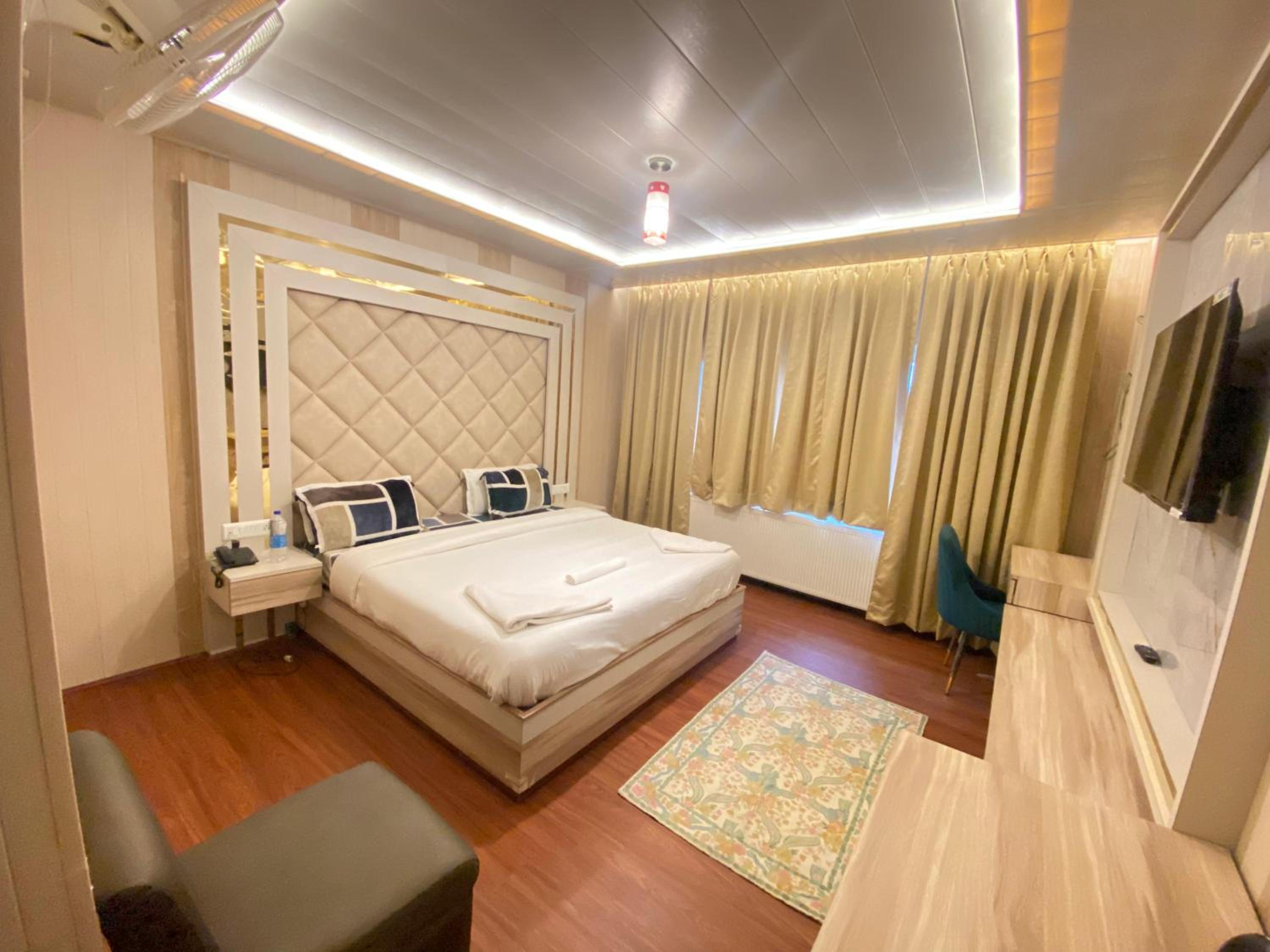 Double Room with Mountain View