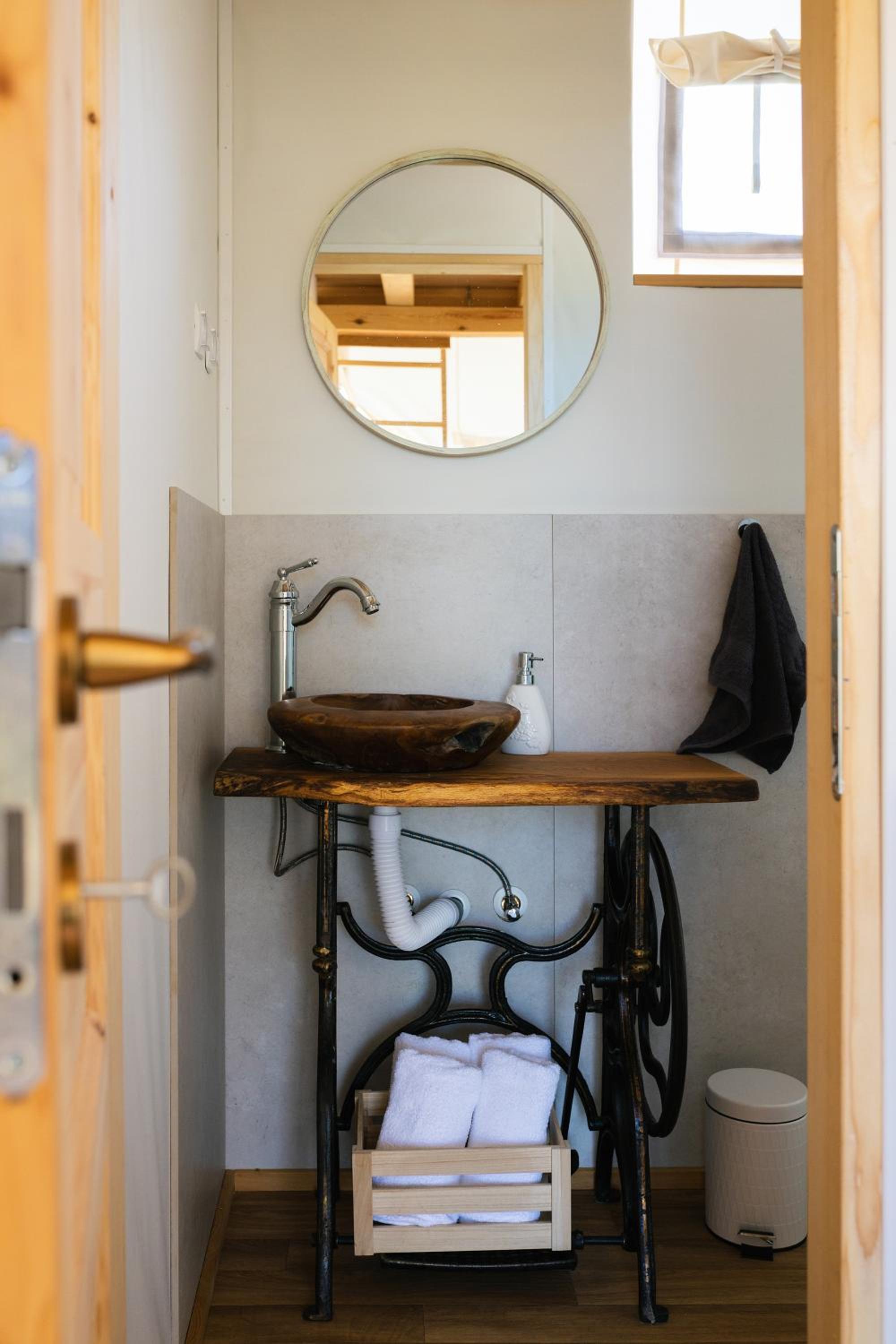 Premium Glamping Tent with Bathroom & Hot Tub photo 3