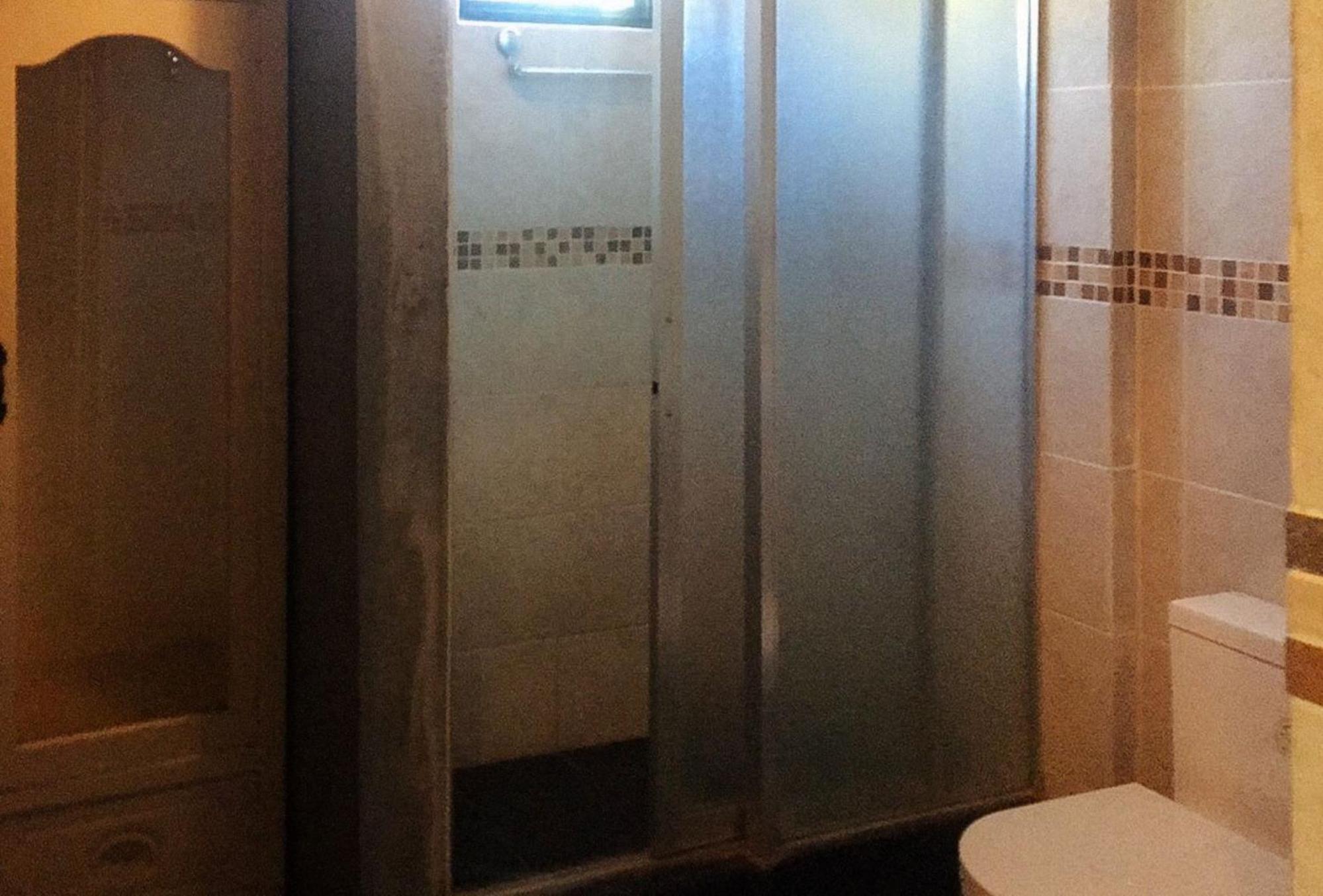 Standard Double Room with Shared Bathroom - Photo 3