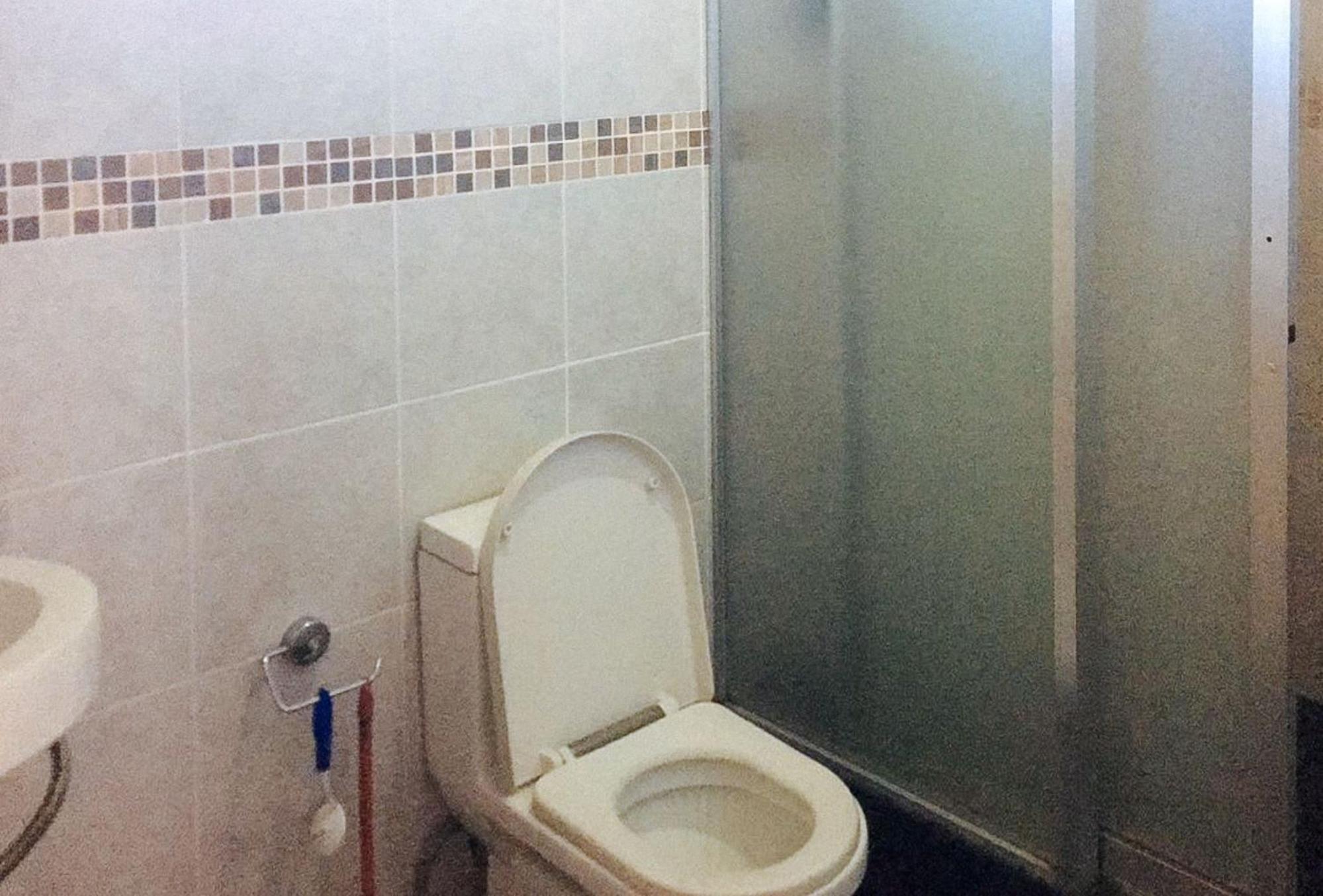 Standard Double Room with Shared Bathroom - Photo 4