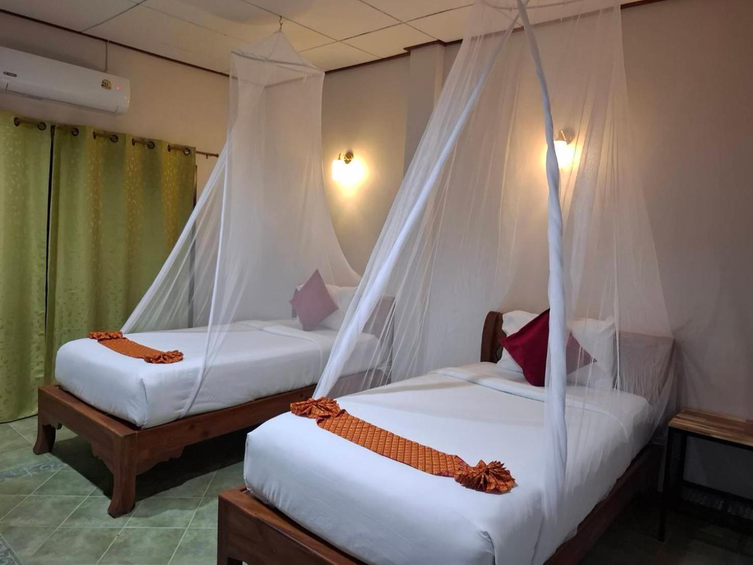Standard Twin Room with Shared Bathroom