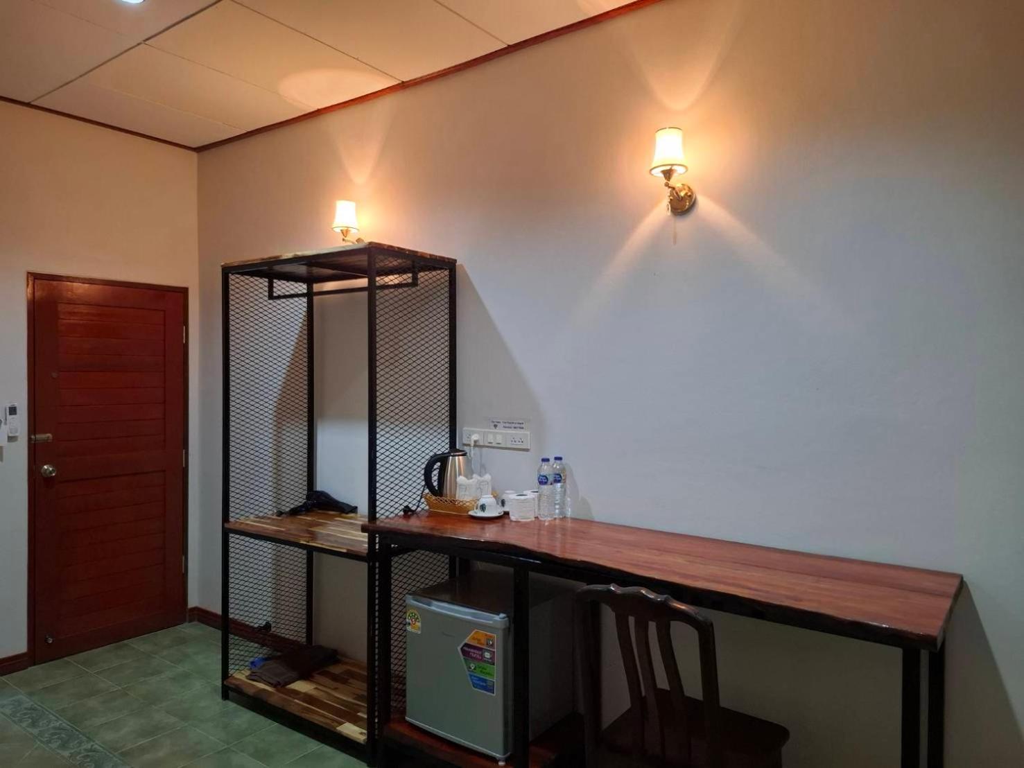 Standard Twin Room with Shared Bathroom photo 3