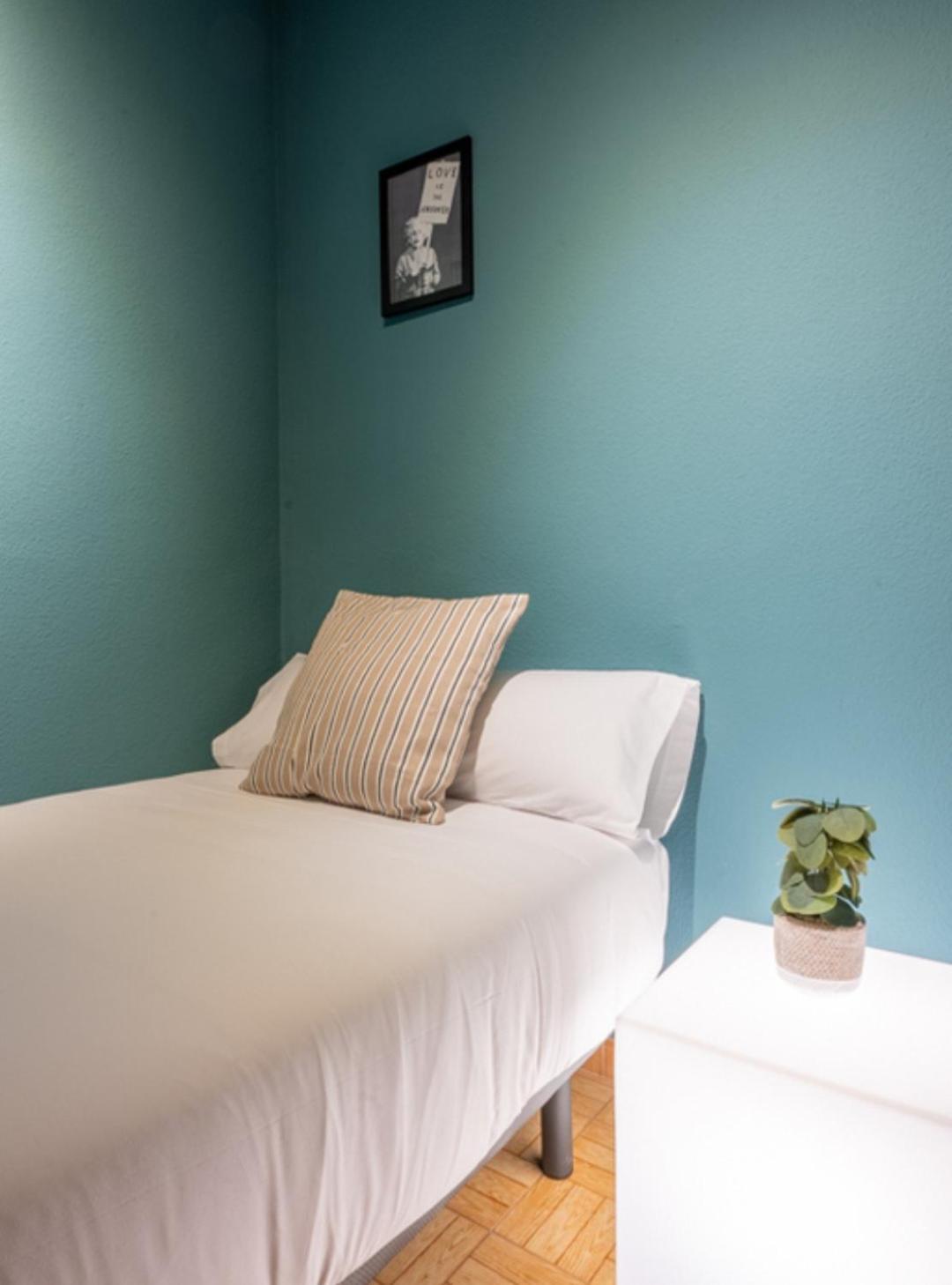 Single Room with Shared Bathroom