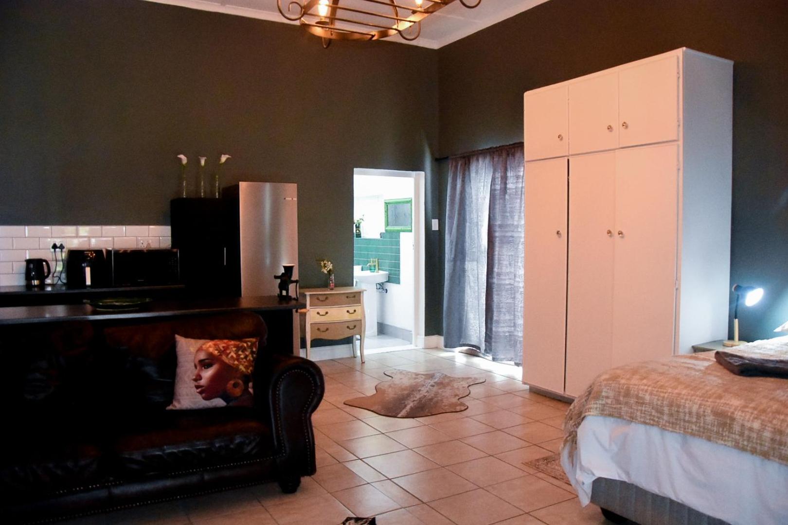 Apartment - Ground Floor - Photo 2