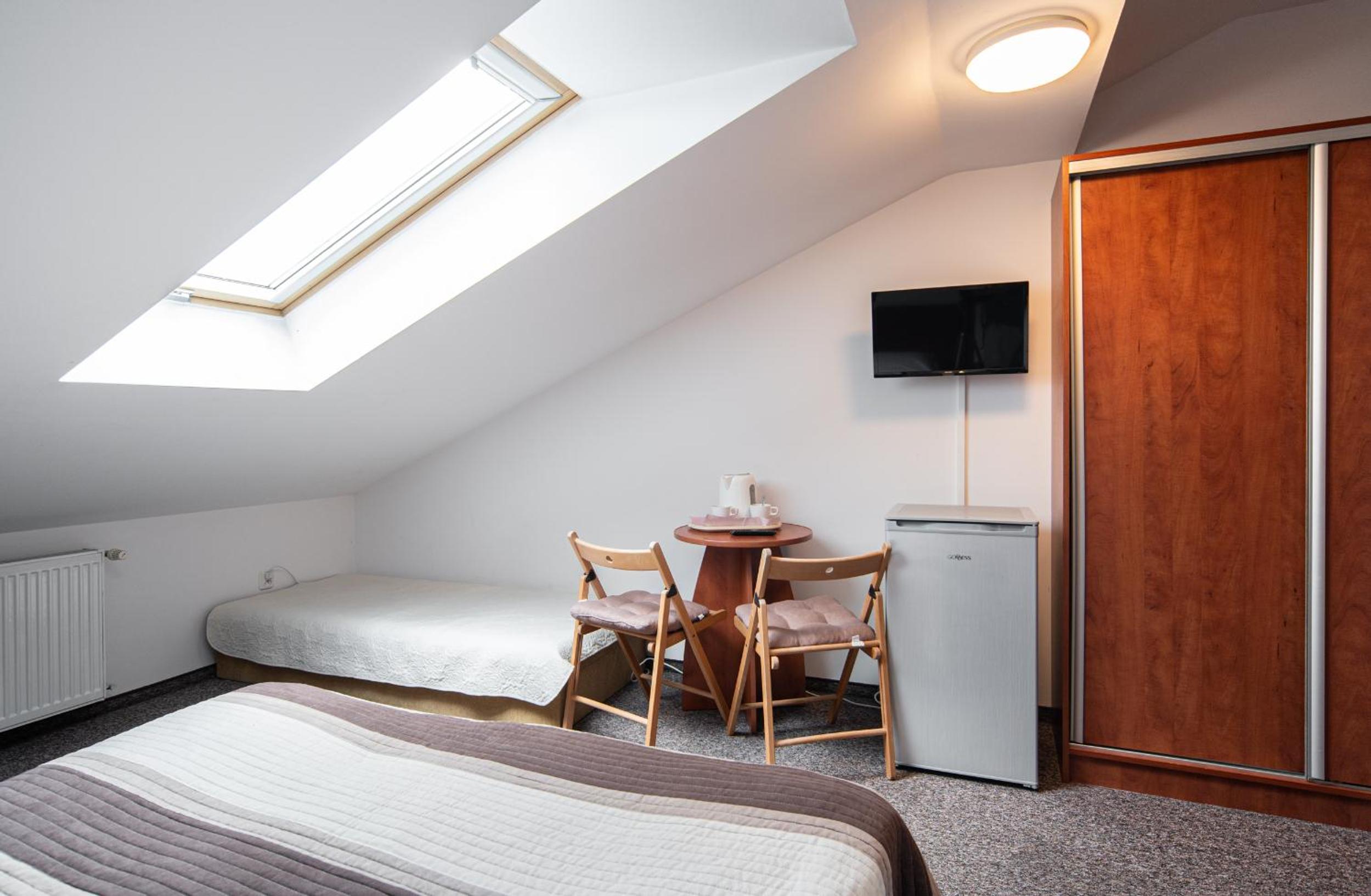Budget Double Room - Photo 2