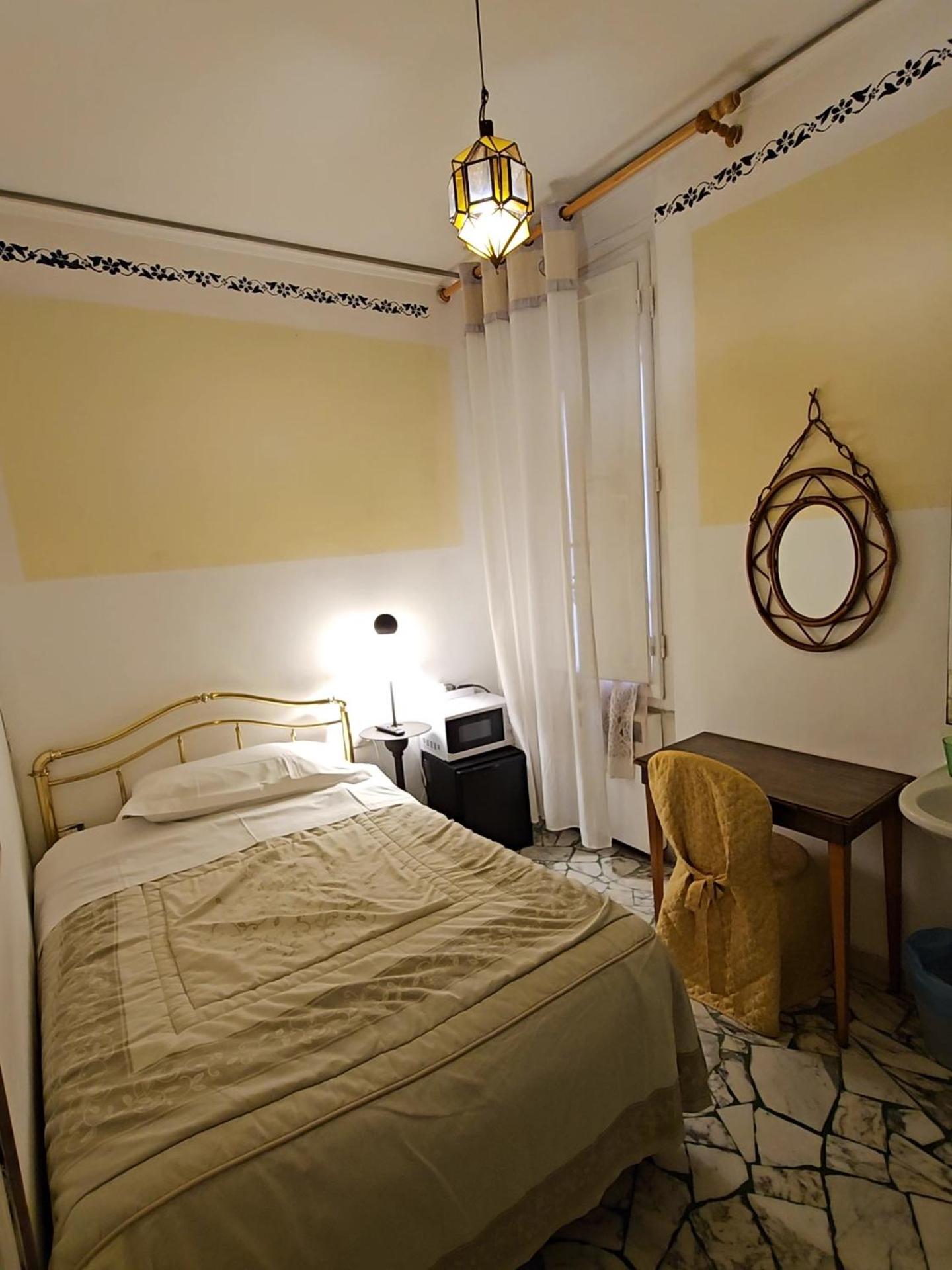 Single Room photo 3