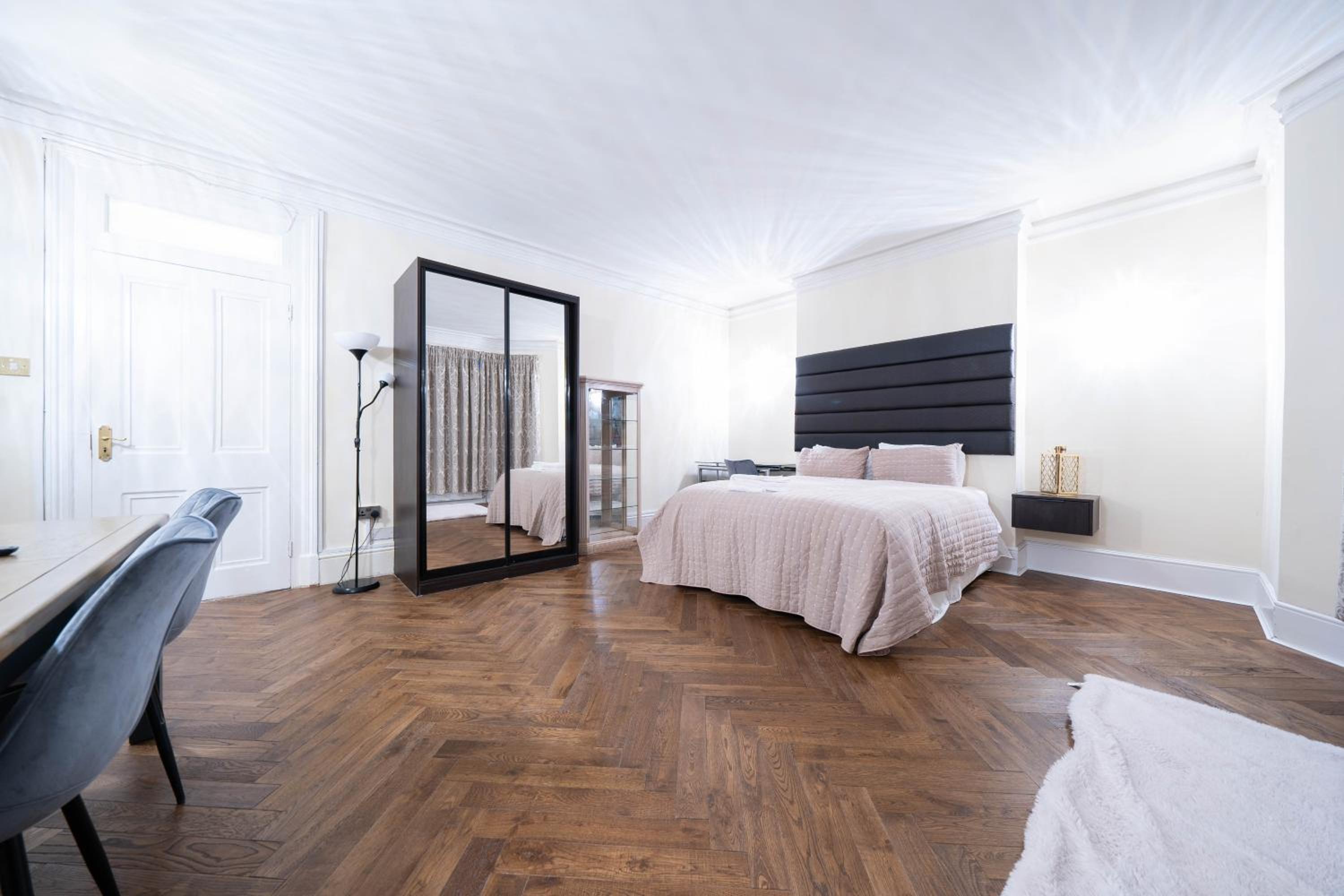 Double Room with Private External Bathroom photo 3