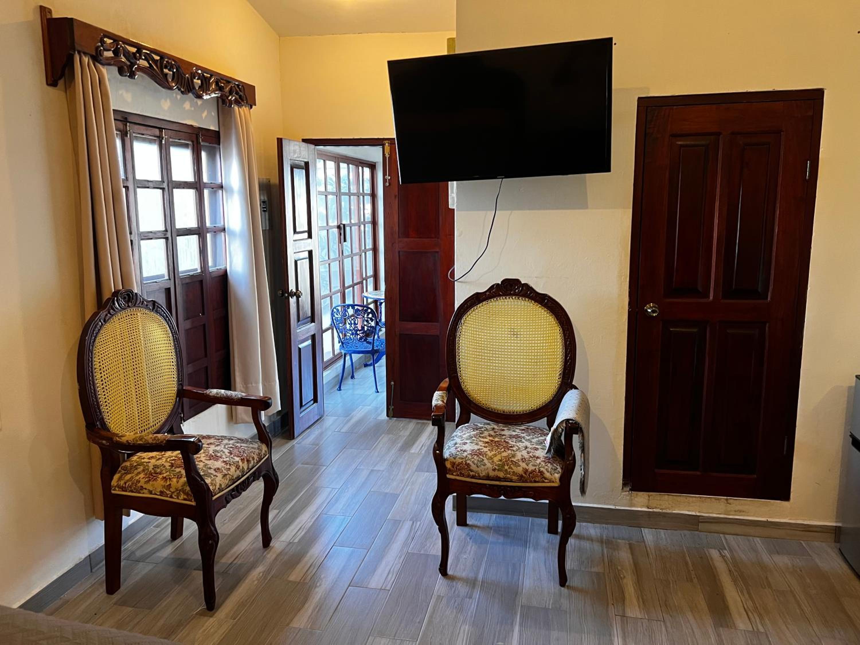Family Room with Garden View photo 2
