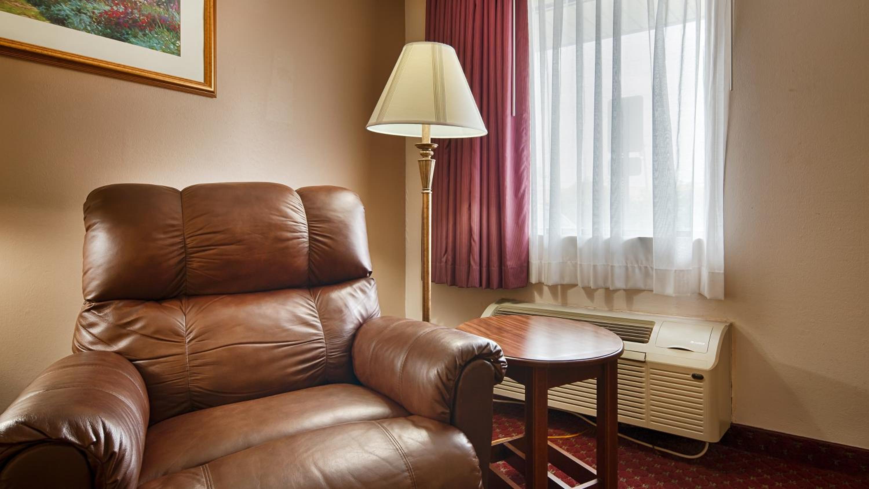 Queen Room - Non-Smoking photo 2
