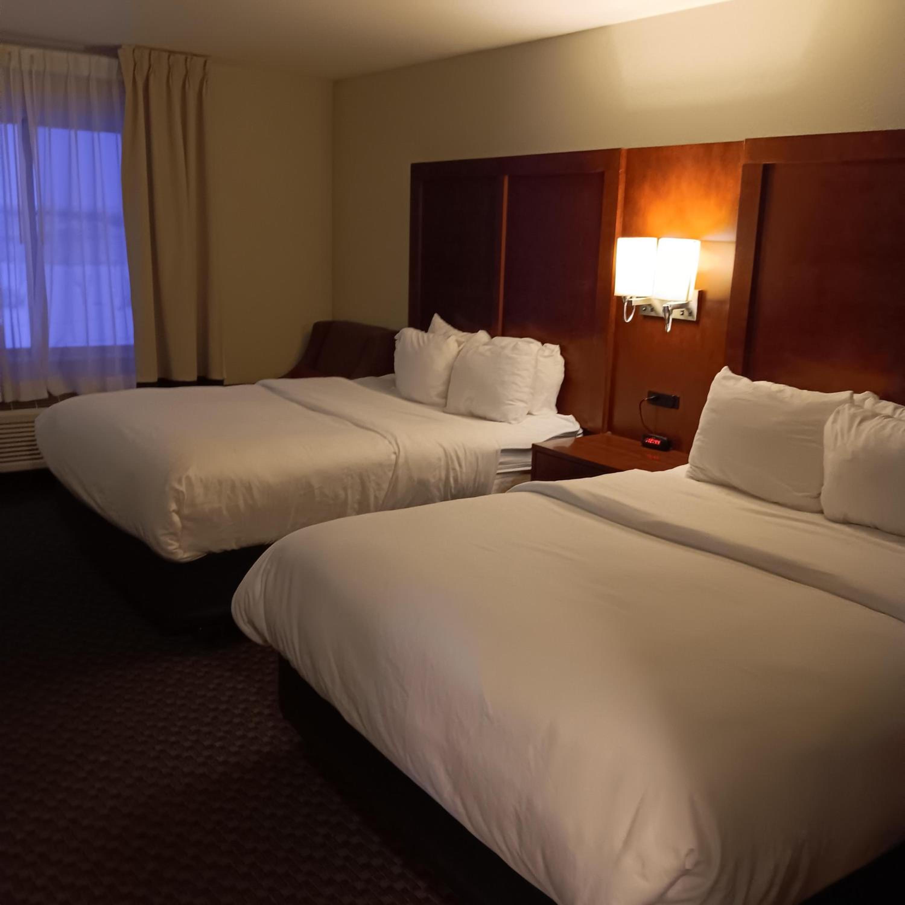 Queen Room with Two Queen Beds - Accessible/Non-Smoking  photo 3