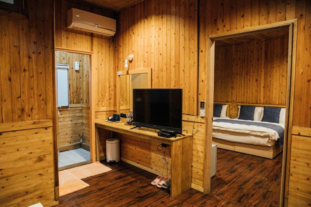 Family Room with Private Bathroom photo 2