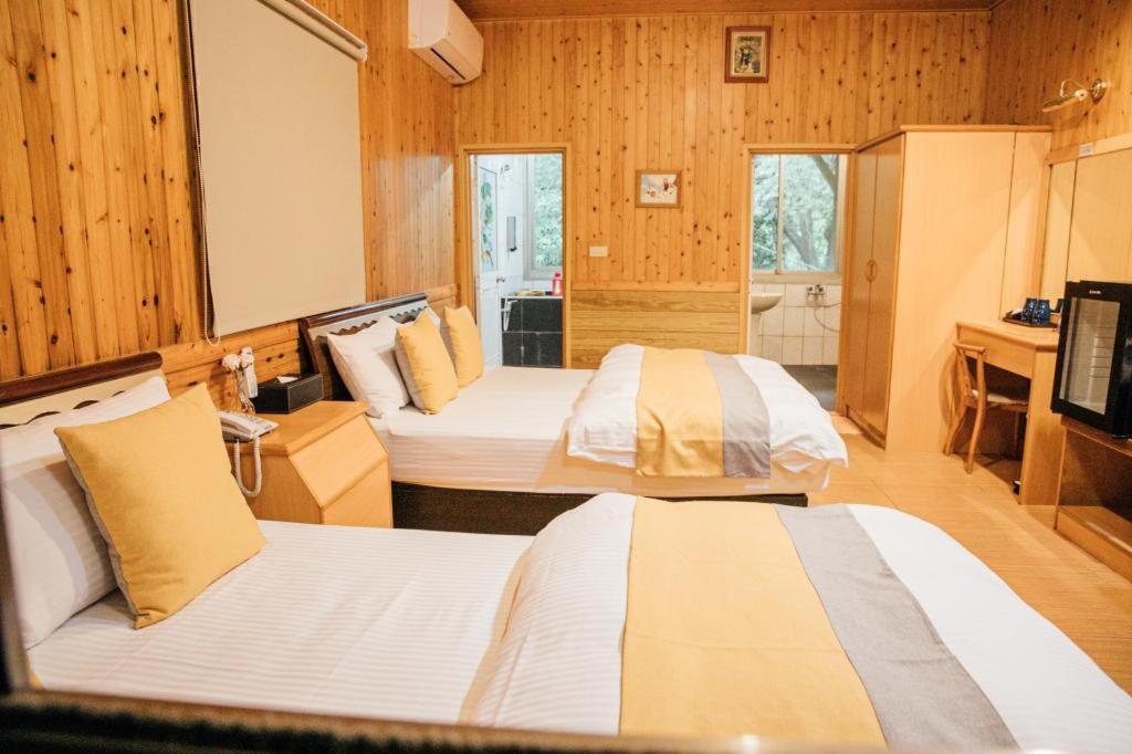 Economy Twin Room photo 3