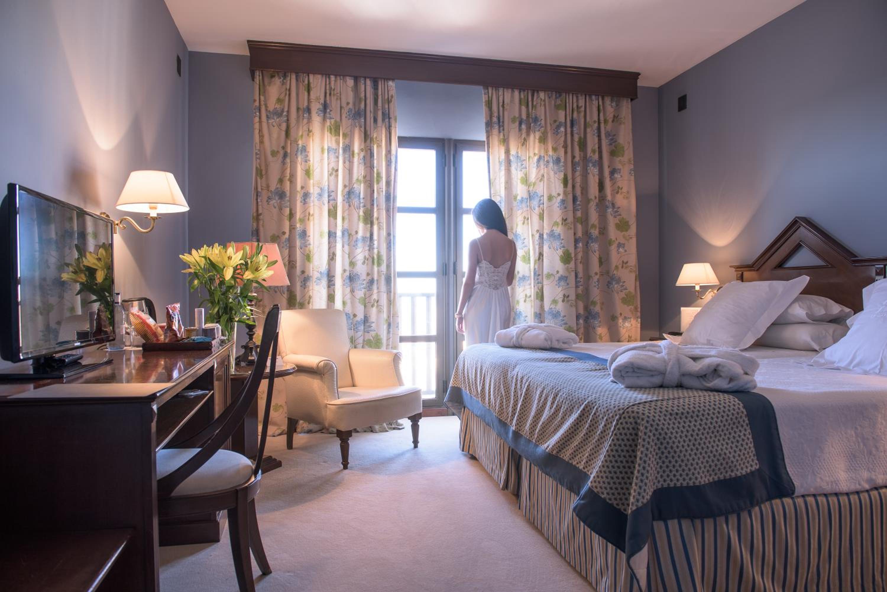 Double or Twin Room - Photo 3