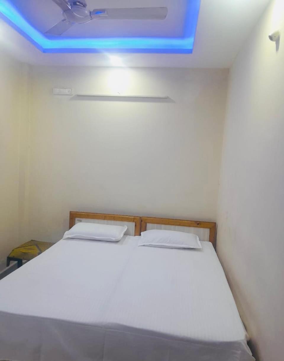 Standard Family Room - Photo 3