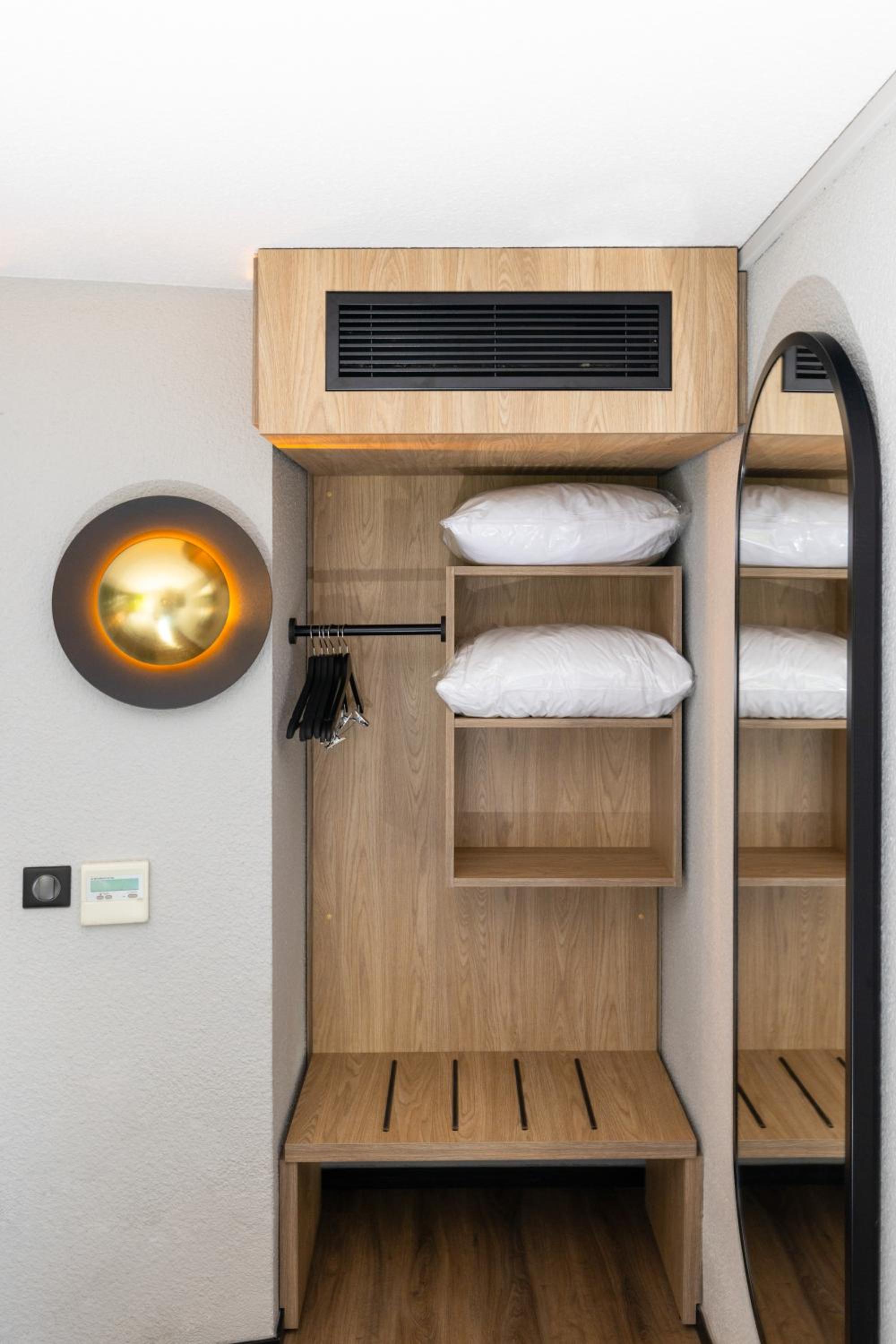 Standard Room - 1 Queen Bed - Photo 3