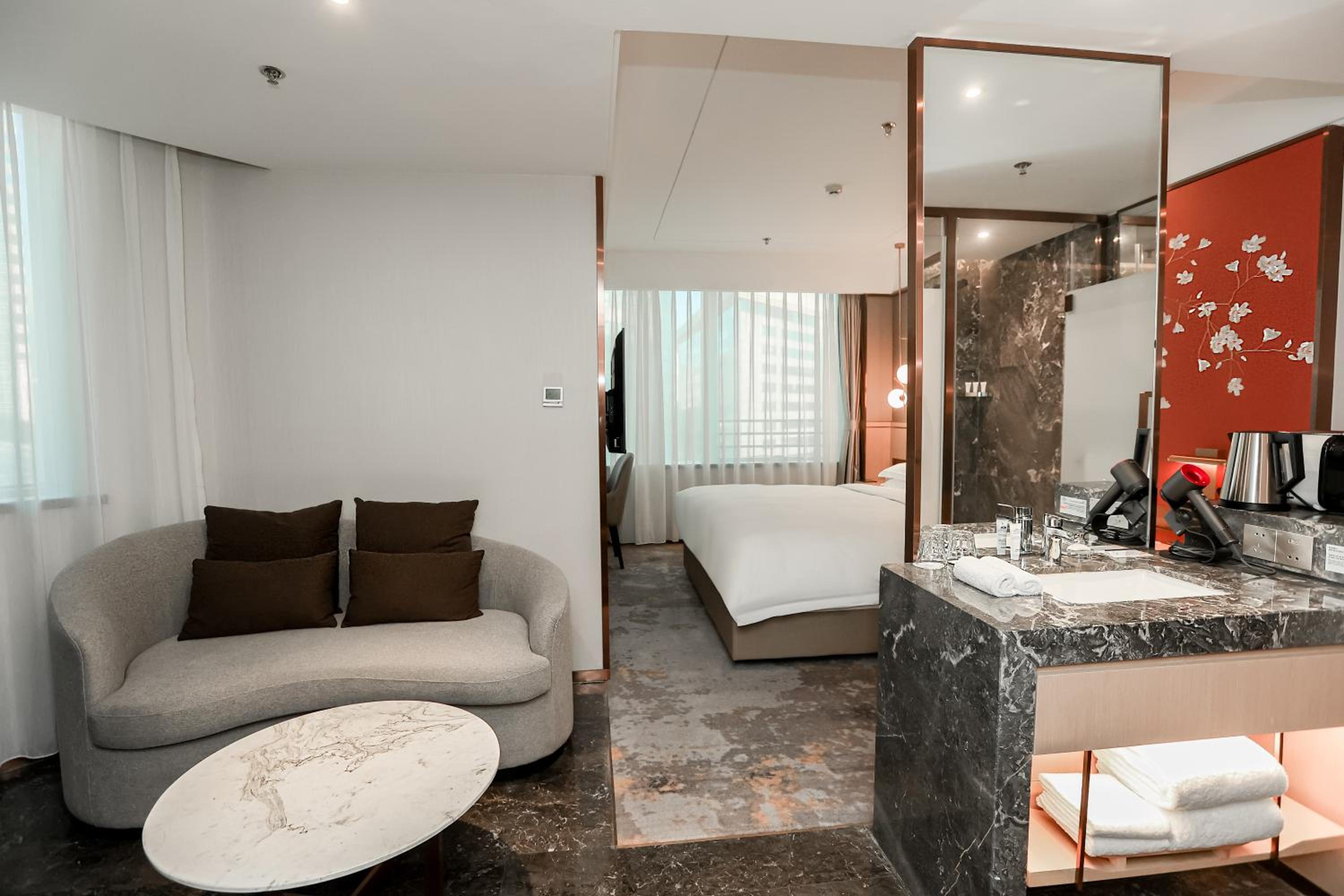 Deluxe King Room(30% discount in Chinese Restaurant except drinks and sea food)
