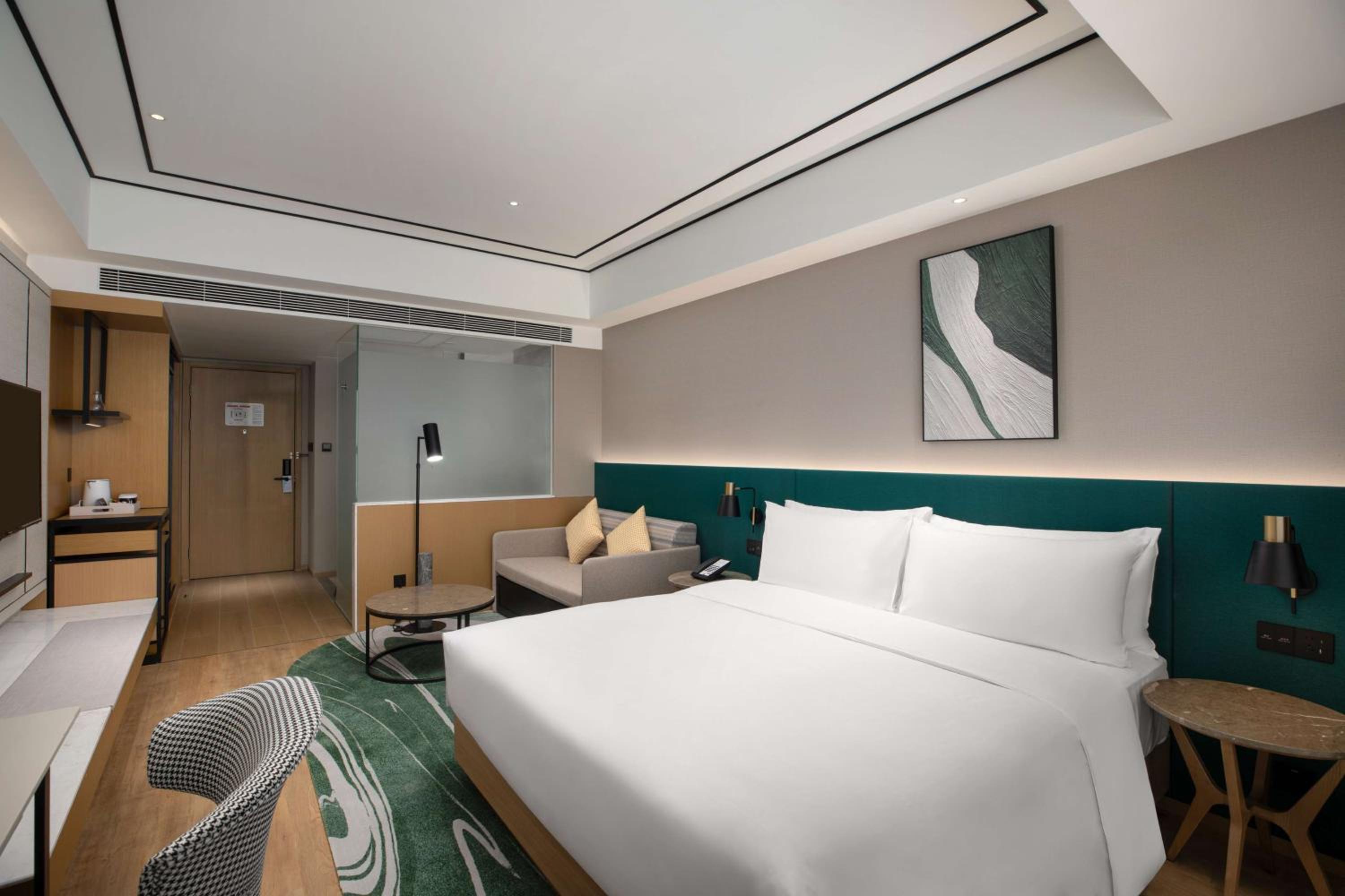 Superior King Room with Sofa Bed - Lake View photo 1