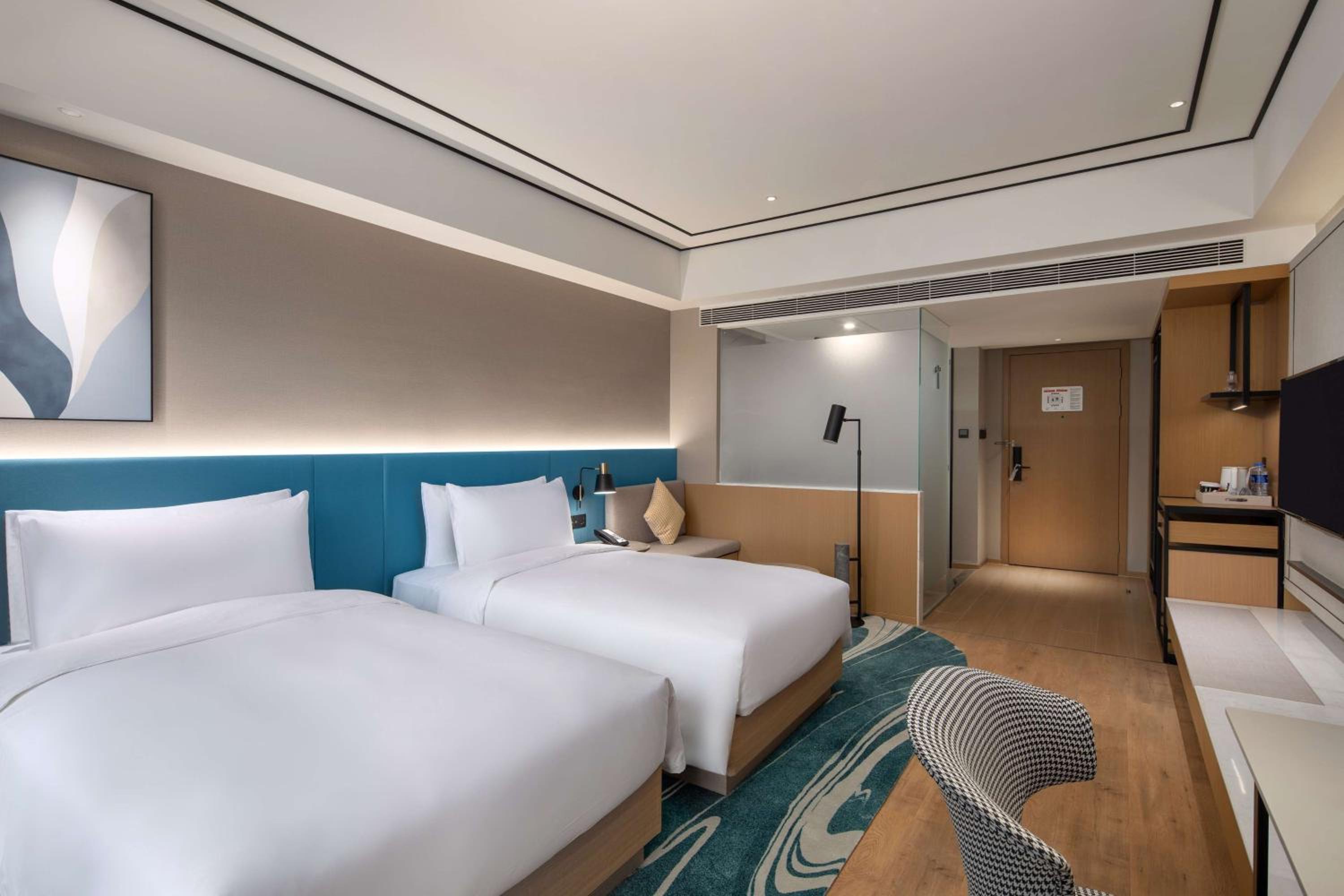 Superior Twin Room - Lake View photo 2