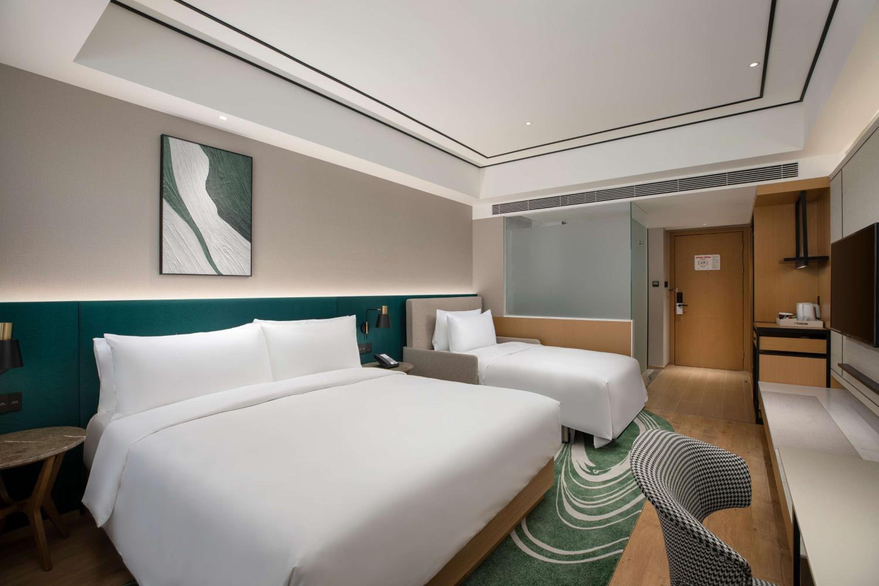 Superior King Room with Sofa Bed - Lake View photo 2