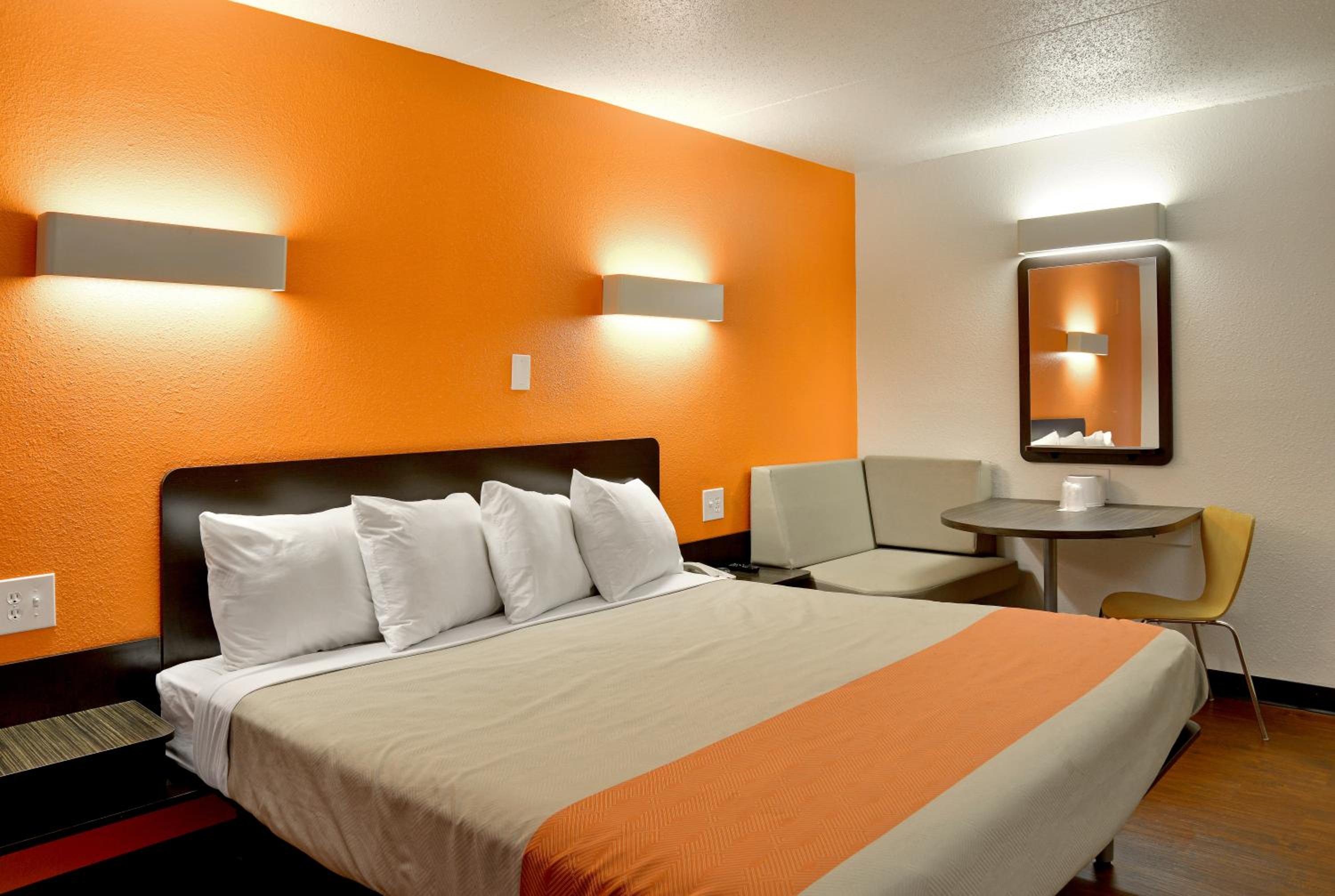 King Room with Roll-in Shower - Disability Access - Non-Smoking photo 3