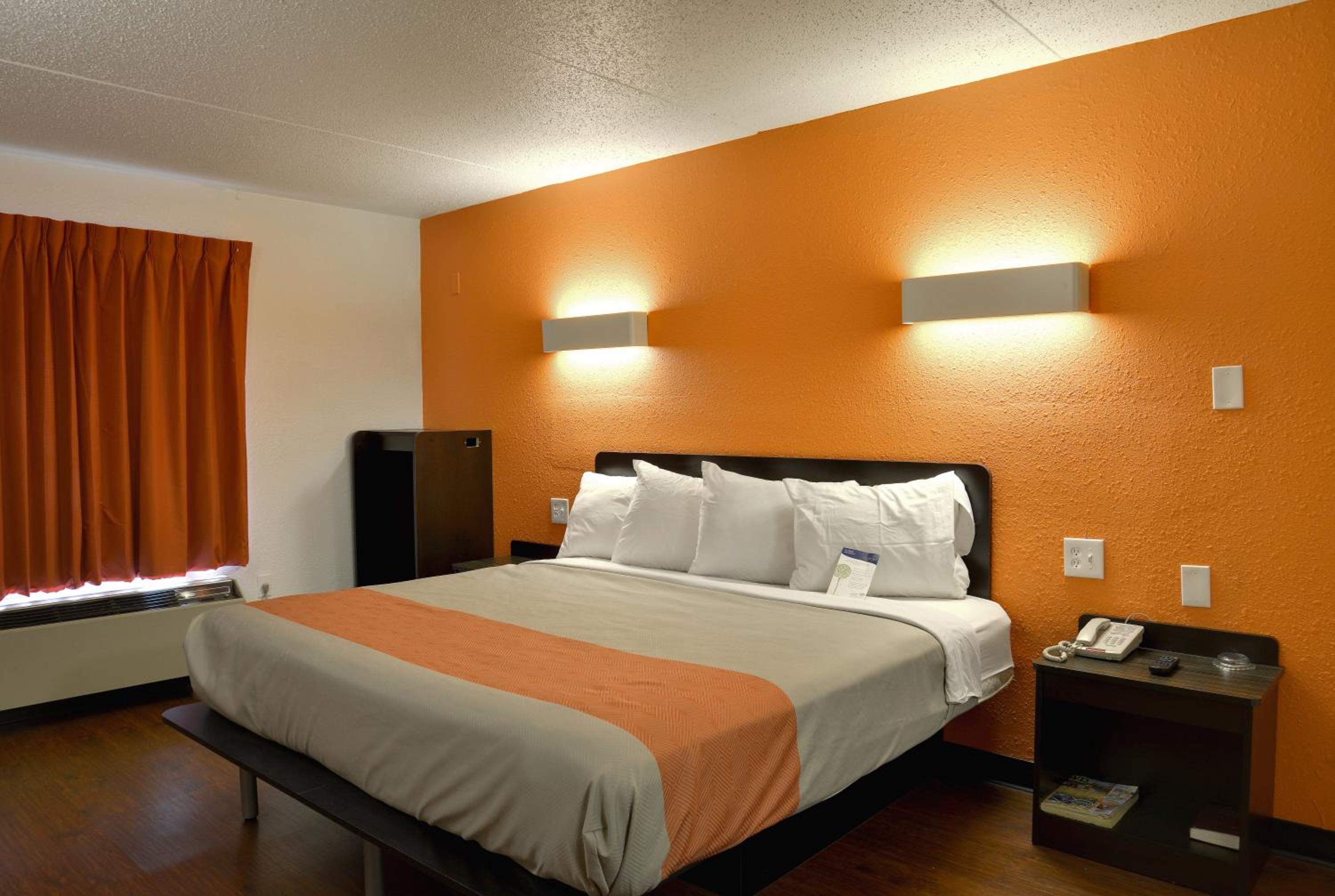 King Room with Roll-in Shower - Disability Access - Non-Smoking photo 1