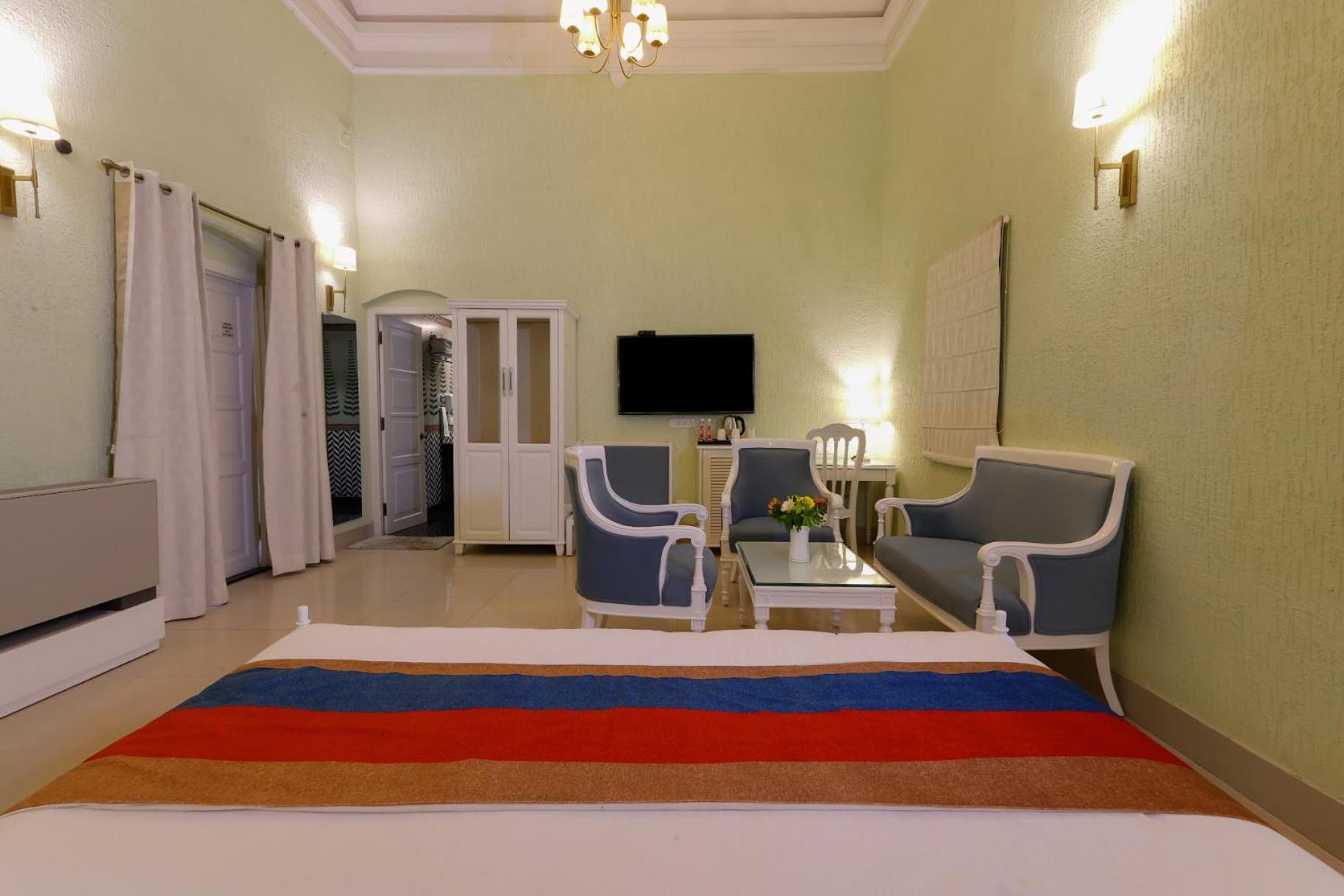 Suite - Photo 4