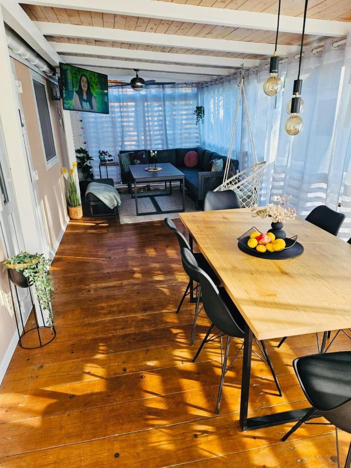Mobile Home photo 2