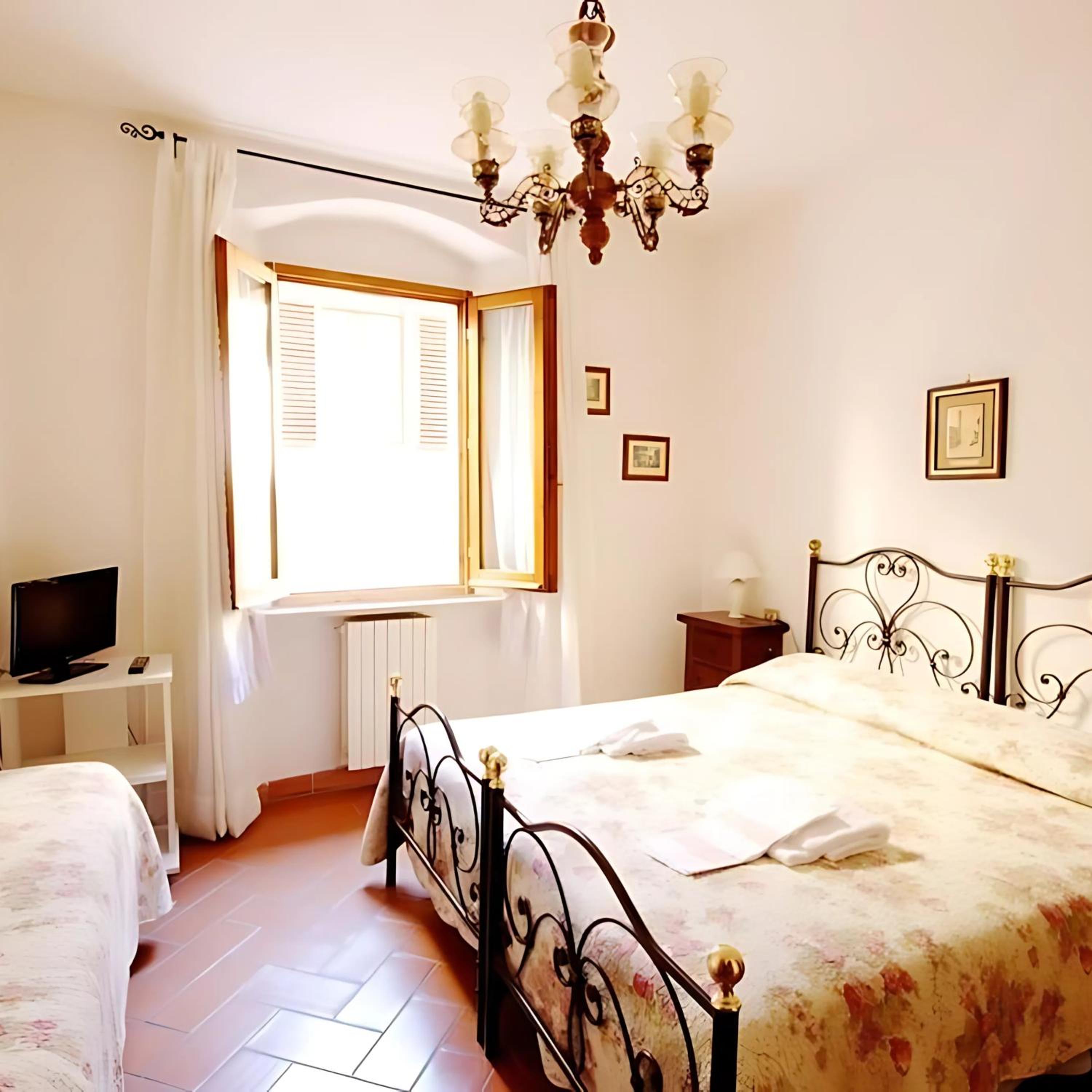 Double Room - Photo 14