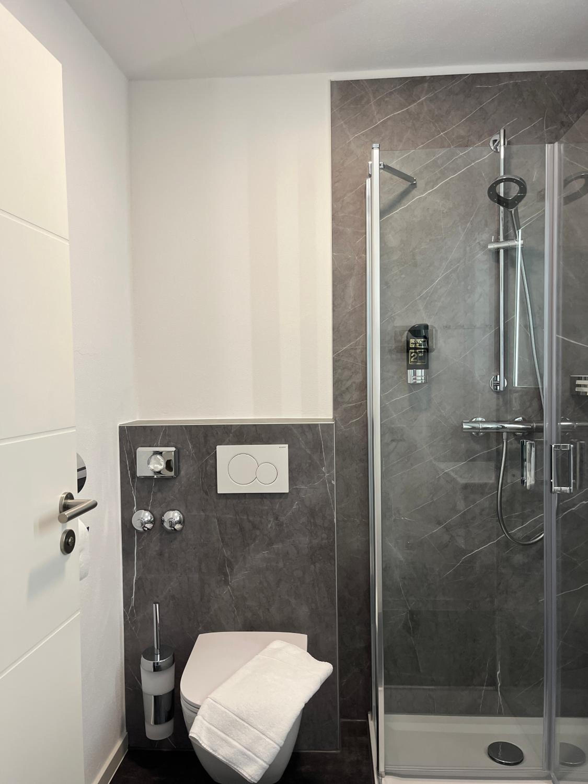 Deluxe Double Room - Photo 12