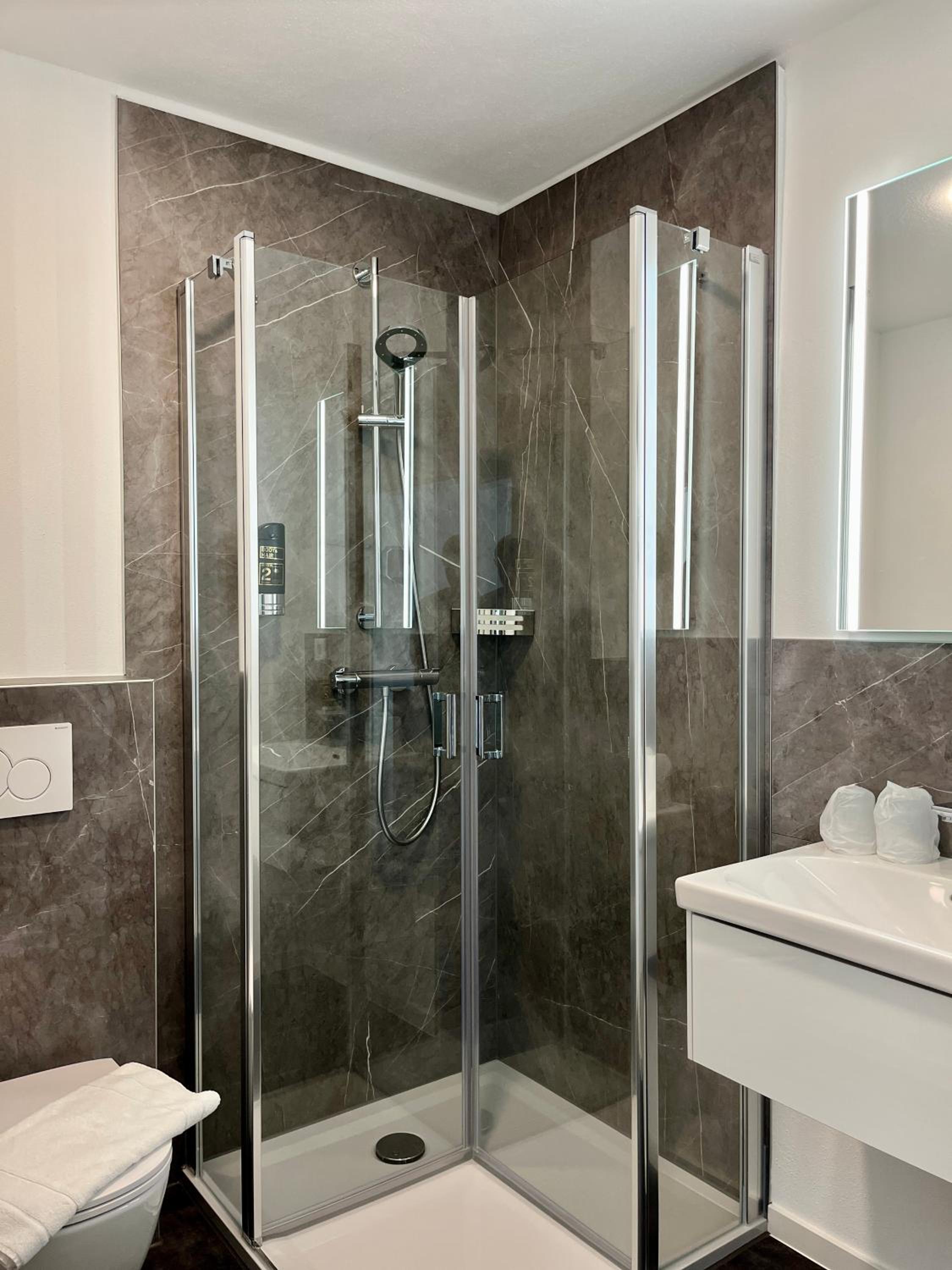 Deluxe Double Room - Photo 13