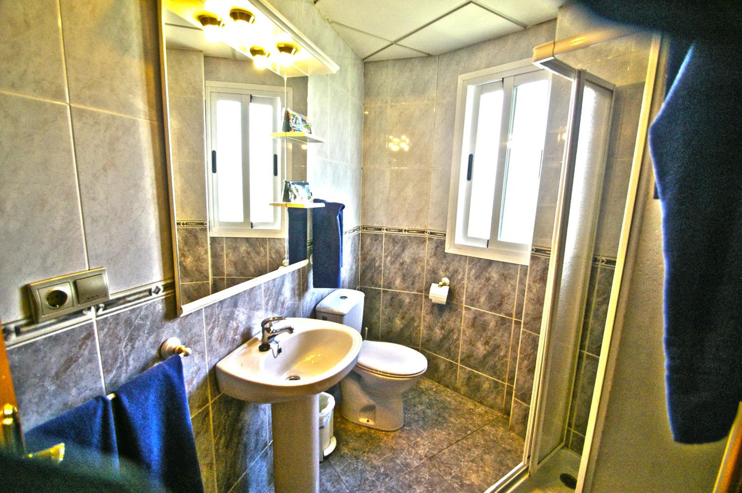 Twin Room - Photo 21