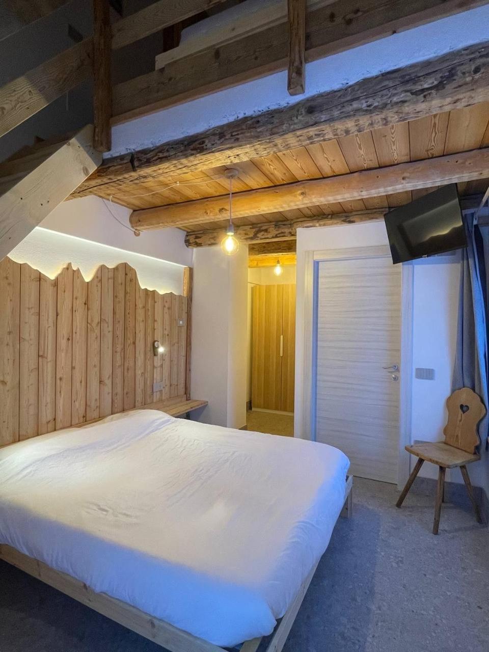 Quadruple Room with Private Bathroom photo 1