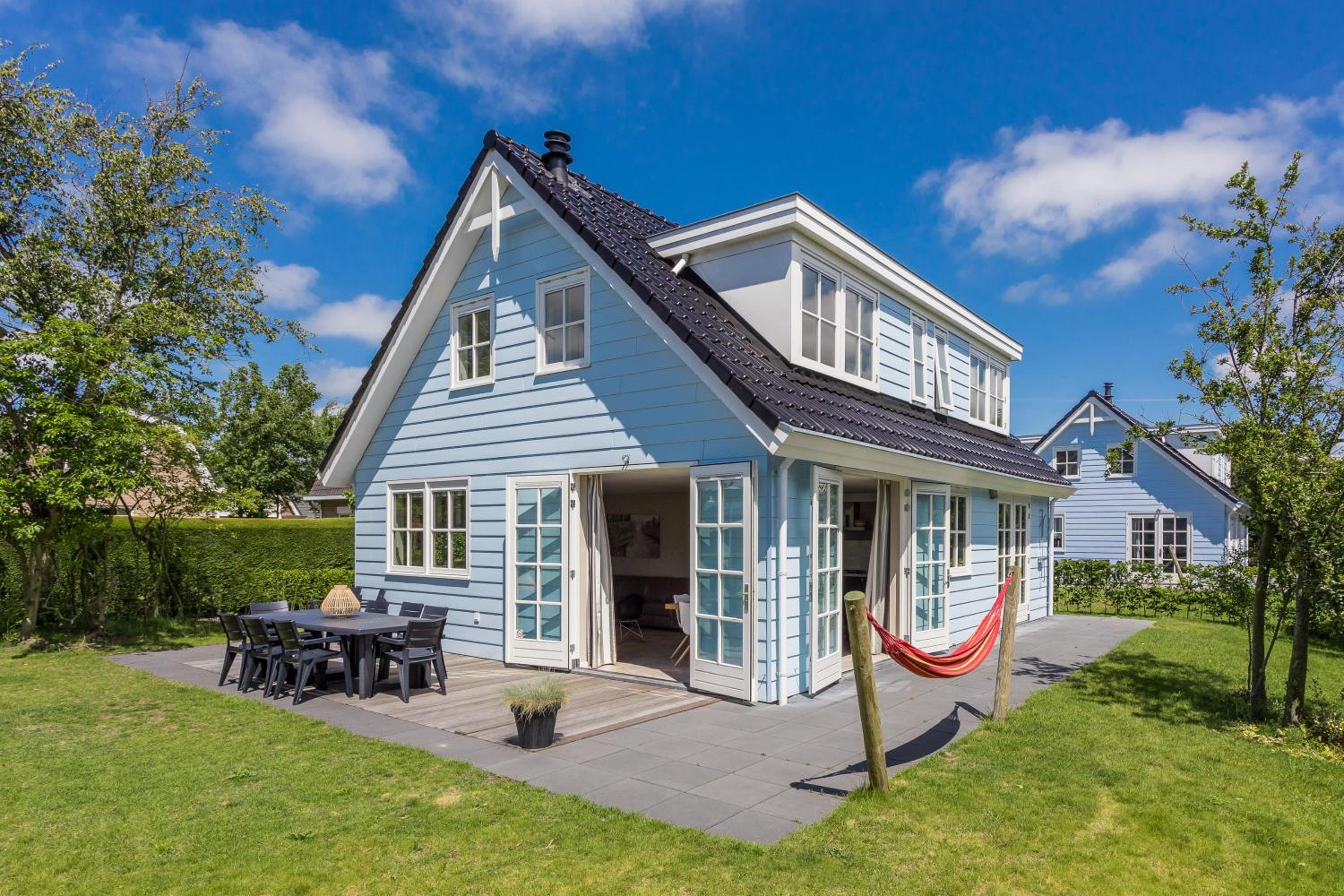 Five-Bedroom House photo 2